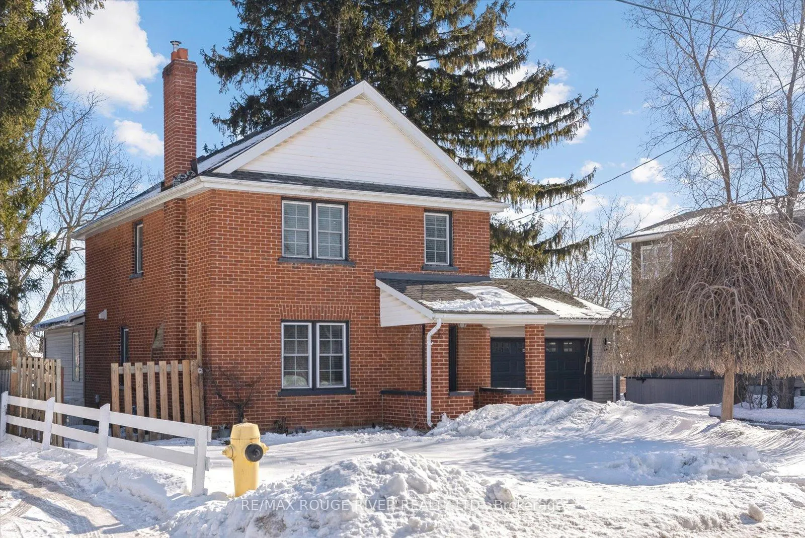 Photo 4 of 137 Elgin Street, Clarington, Bowmanville — HOMEH