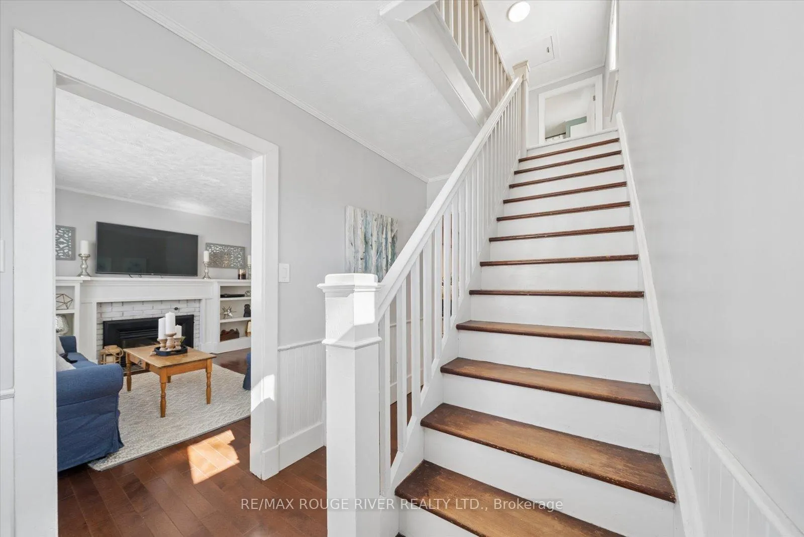 Photo 7 of 137 Elgin Street, Clarington, Bowmanville — HOMEH