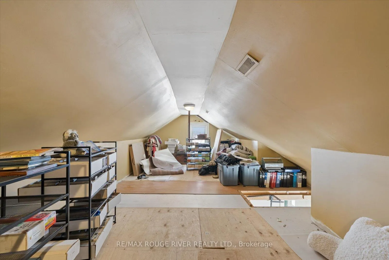 Photo 37 of 137 Elgin Street, Clarington, Bowmanville — HOMEH