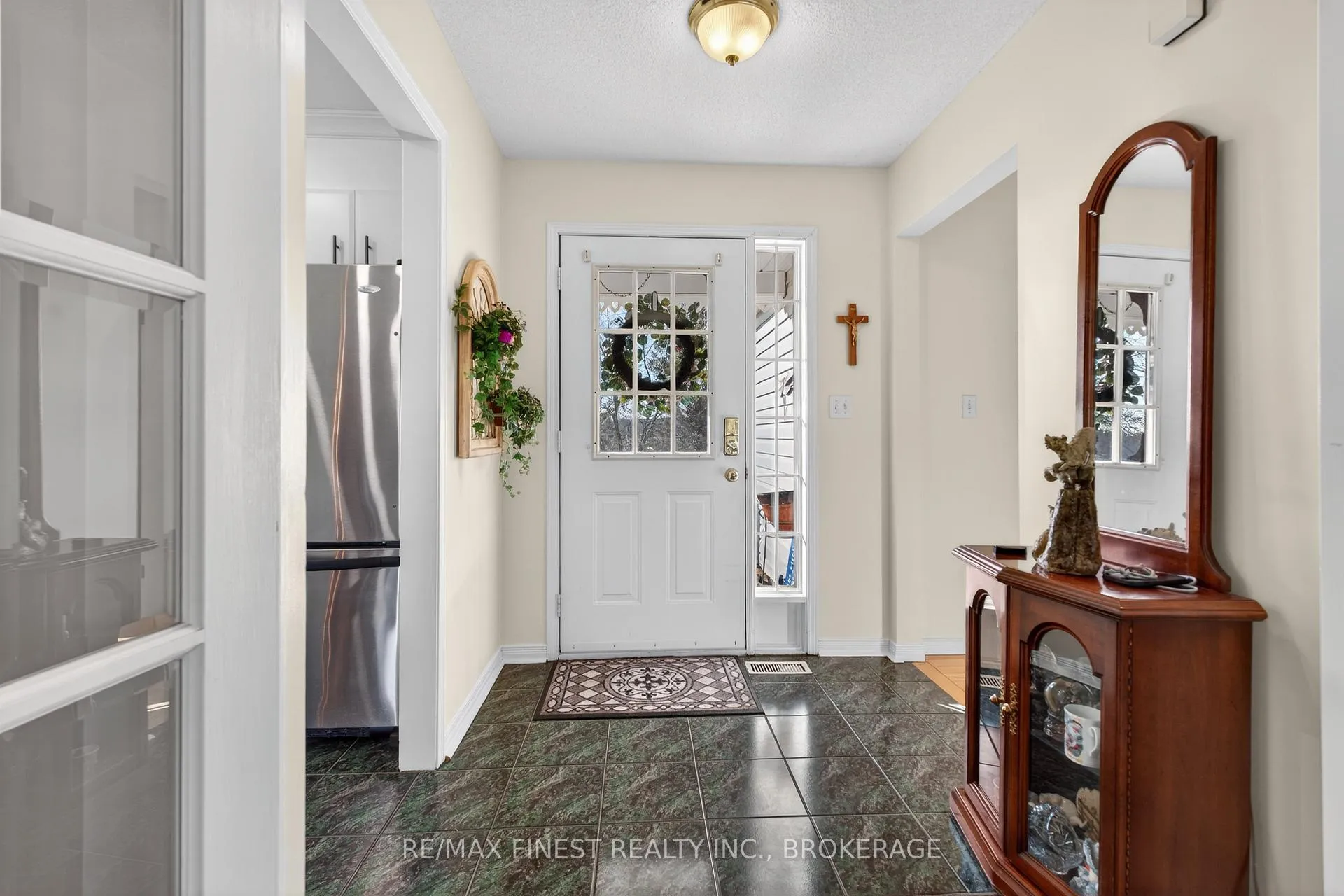 Photo 5 of 4602 Deer Run Way, Frontenac, Frontenac South — HOMEH