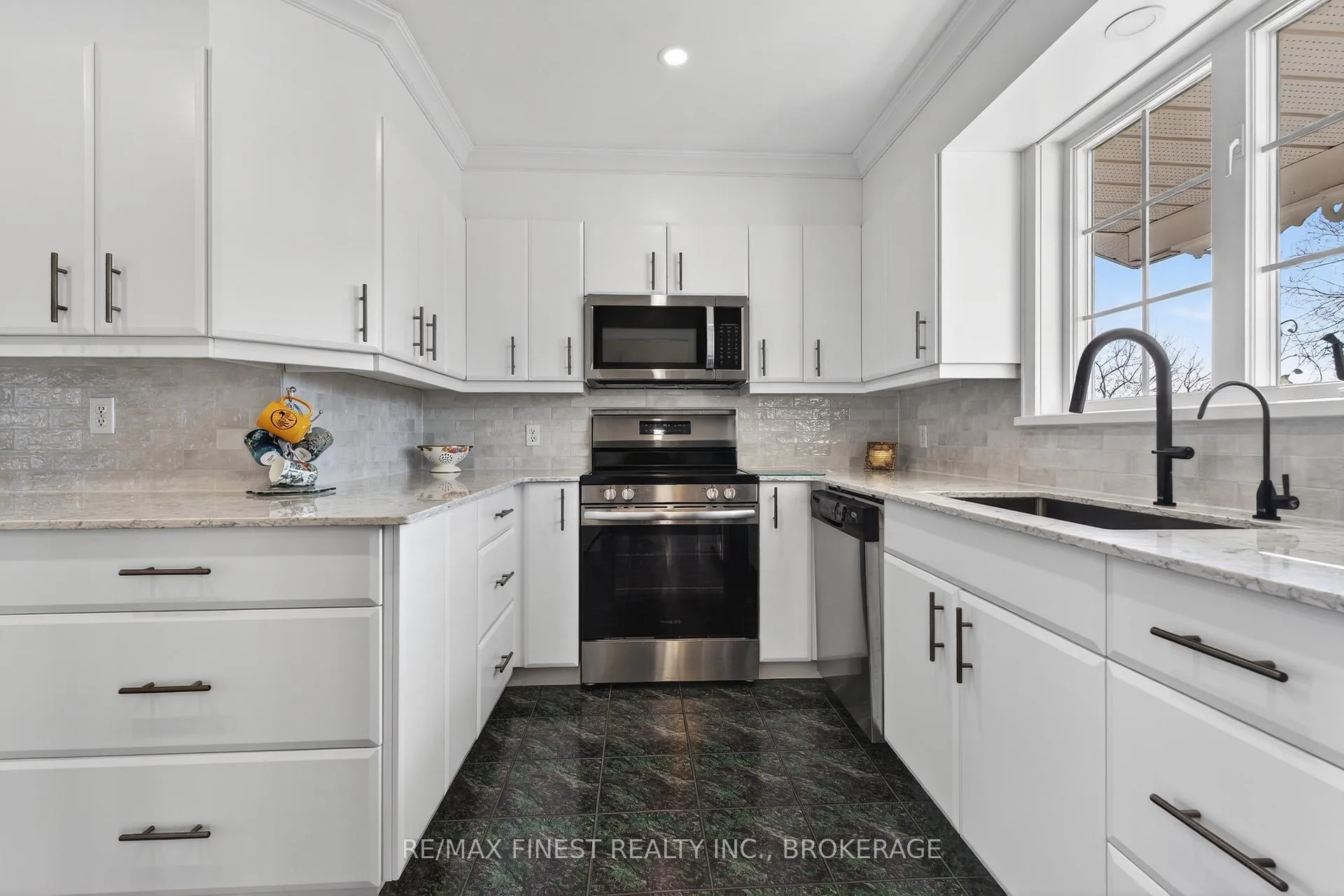 Photo 16 of 4602 Deer Run Way, Frontenac, Frontenac South — HOMEH