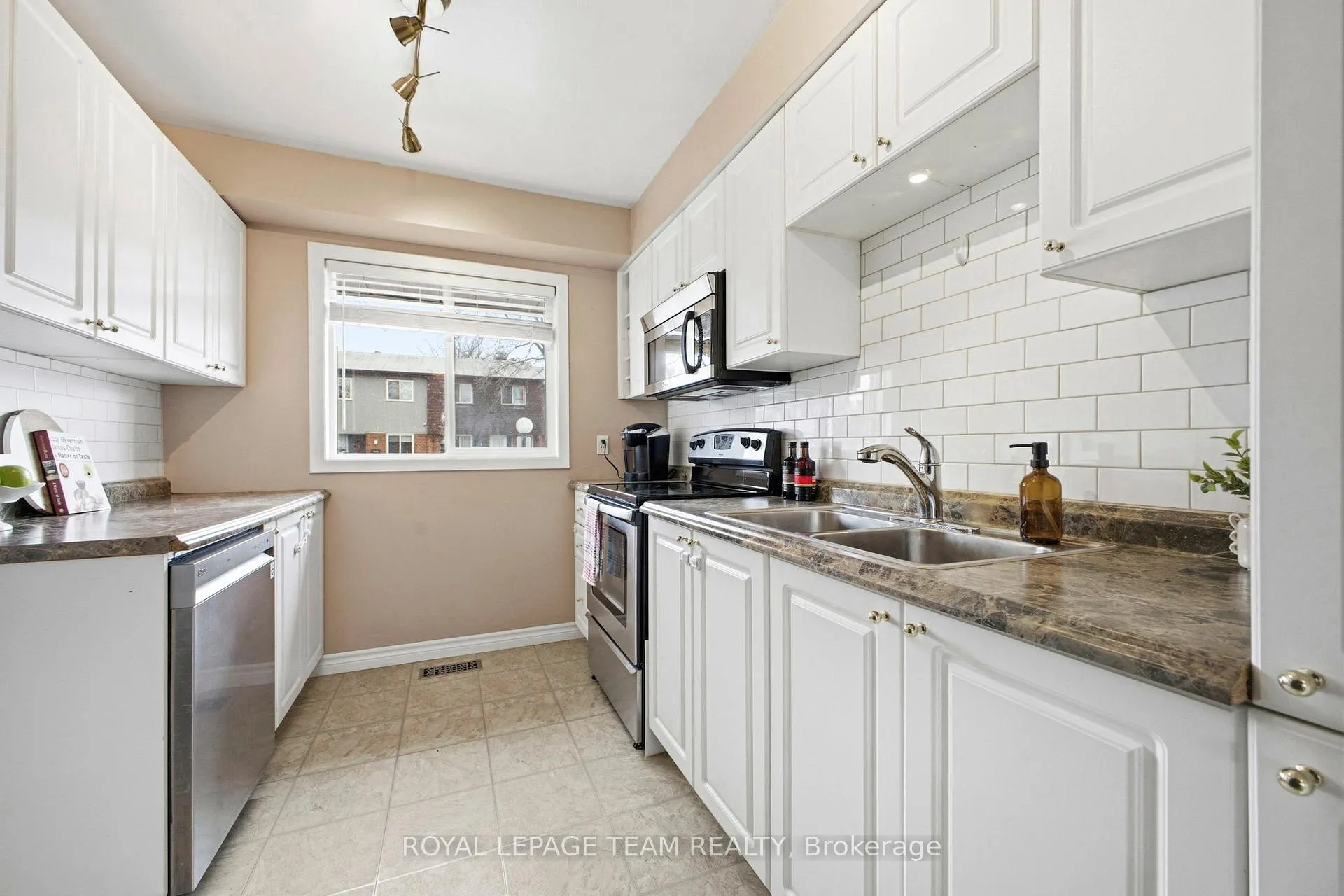 Photo 7 of 3017 Olympic Way, Ottawa, Blossom Park/Leitrim — HOMEH