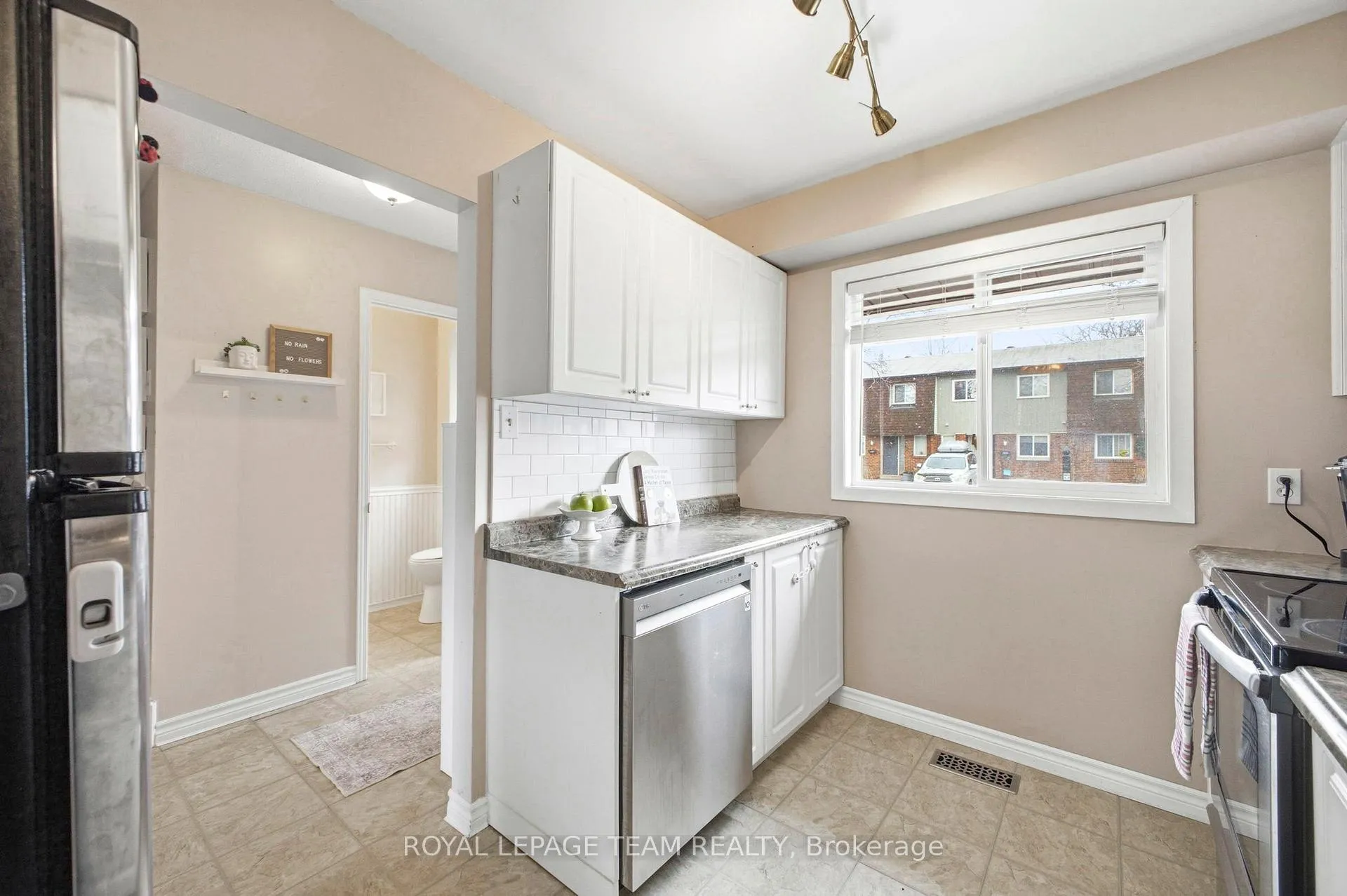 Photo 8 of 3017 Olympic Way, Ottawa, Blossom Park/Leitrim — HOMEH