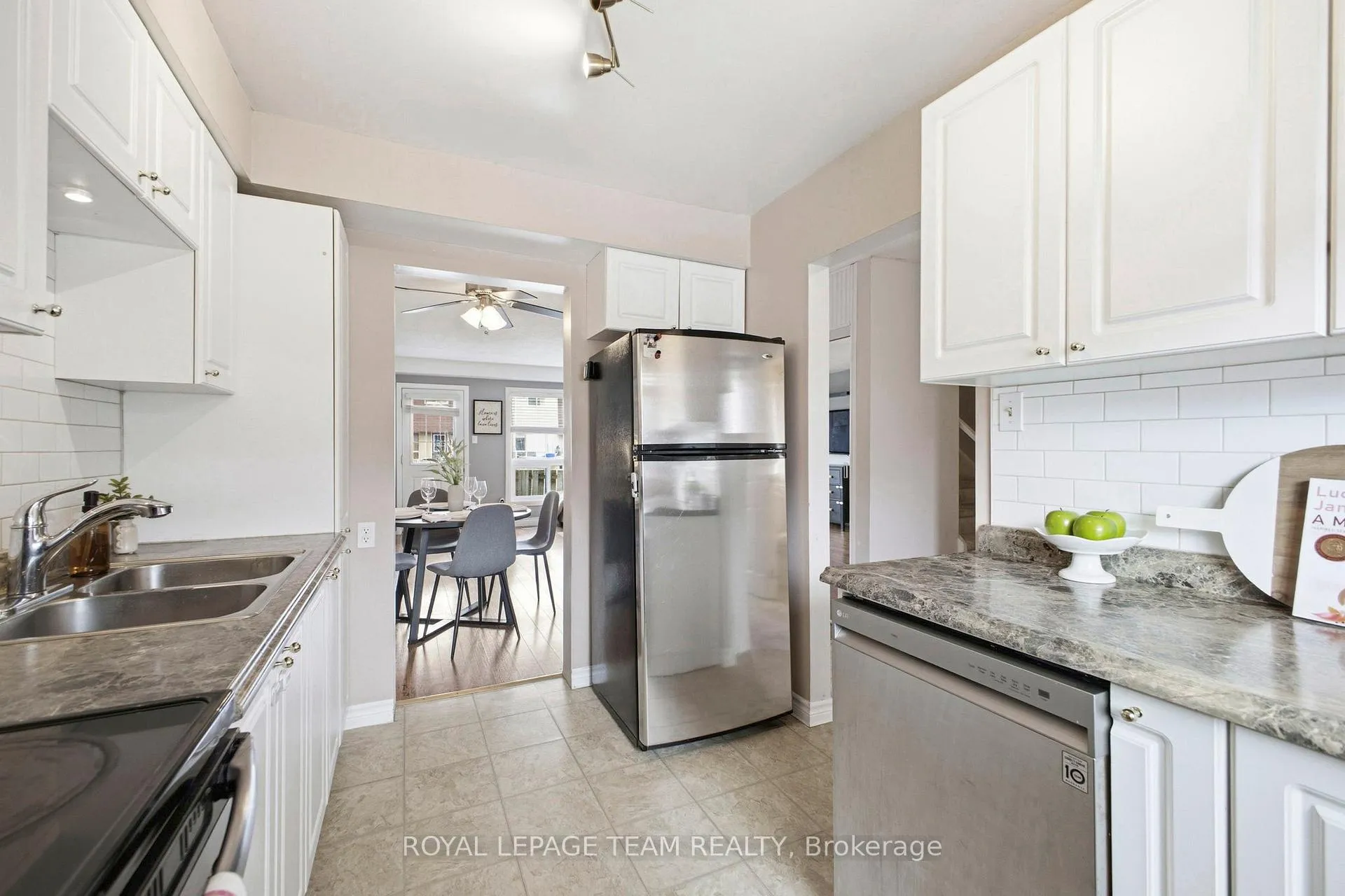 Photo 9 of 3017 Olympic Way, Ottawa, Blossom Park/Leitrim — HOMEH