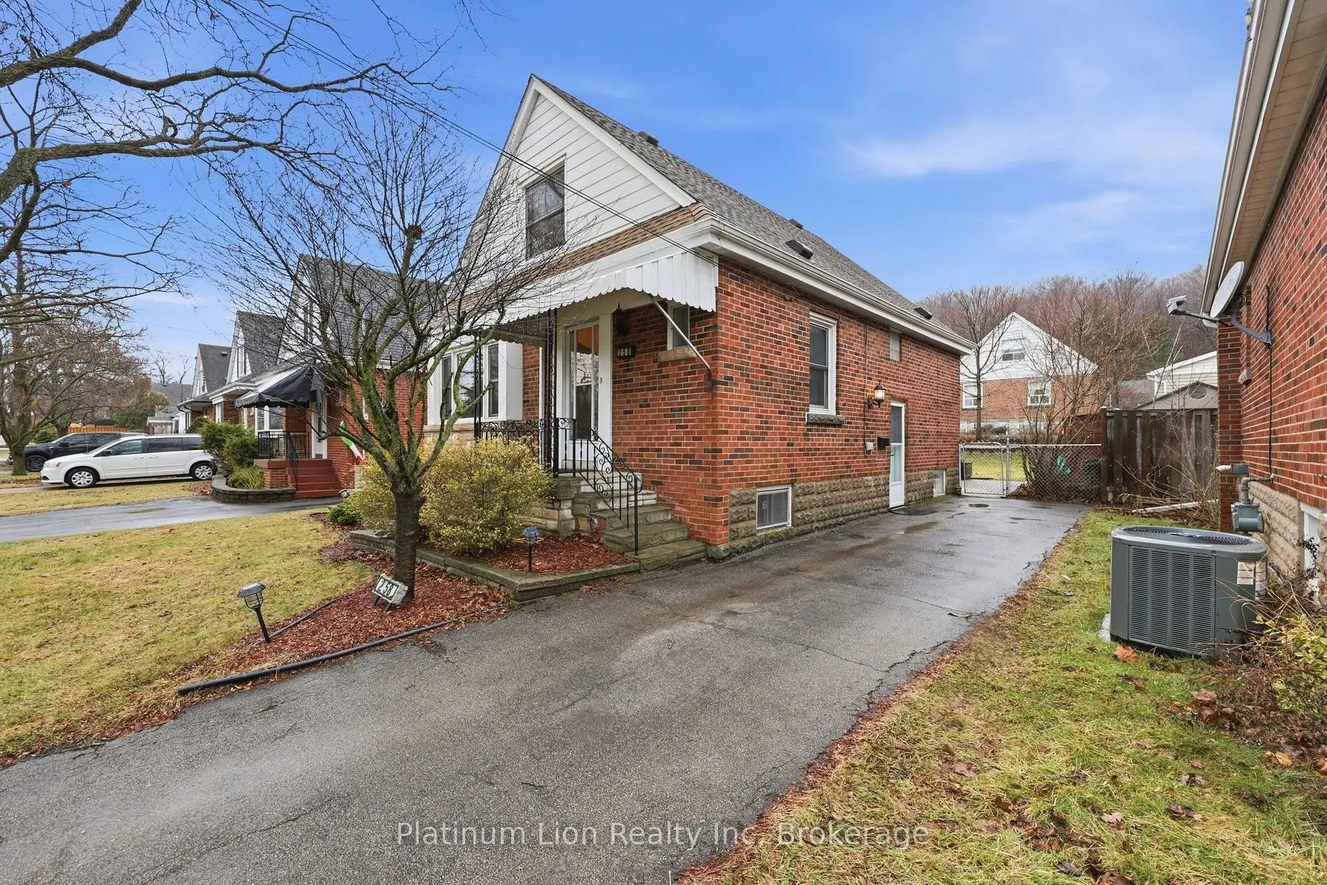 Photo 2 of 258 Cloverdale Avenue, Hamilton, Rosedale — HOMEH