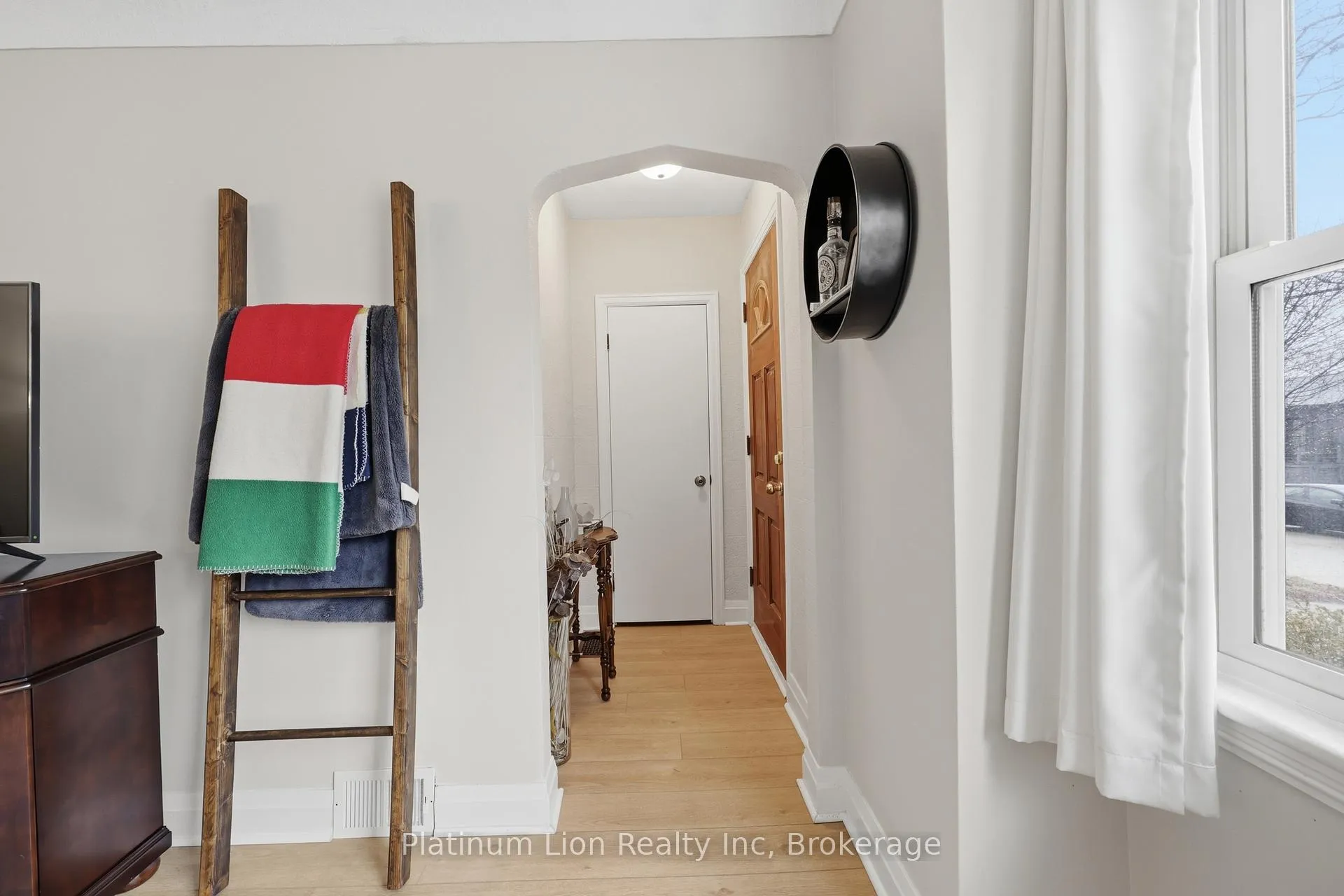 Photo 3 of 258 Cloverdale Avenue, Hamilton, Rosedale — HOMEH