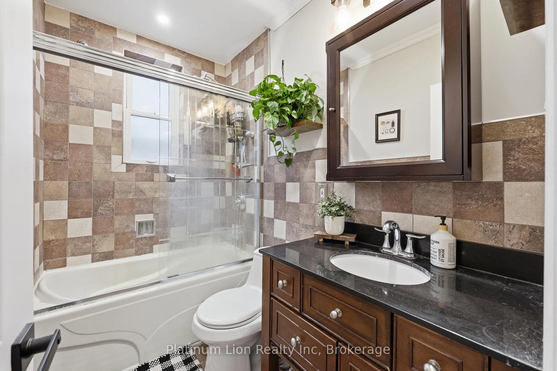 Photo 8 of 258 Cloverdale Avenue, Hamilton, Rosedale — HOMEH