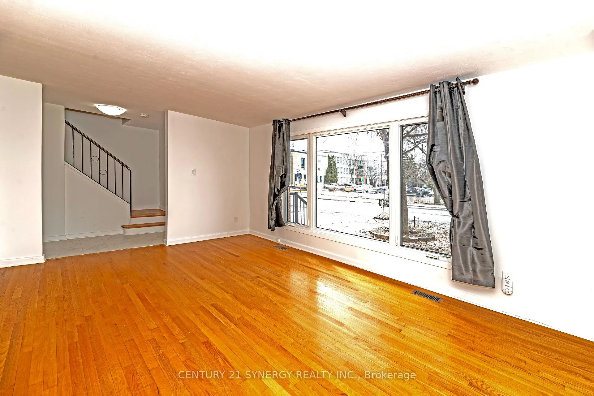 Photo 5 of 3 Farlane Boulevard, Ottawa, City View/Skyline/Fisher Heights/Parkwood Hills — HOMEH