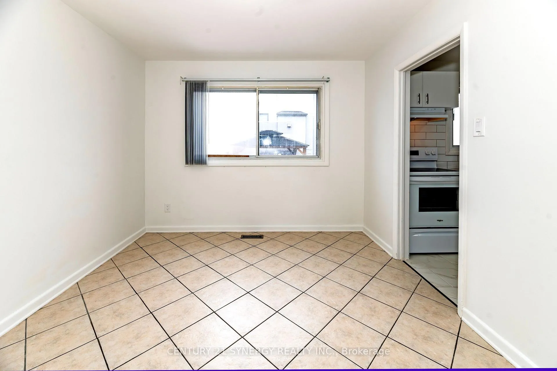 Photo 6 of 3 Farlane Boulevard, Ottawa, City View/Skyline/Fisher Heights/Parkwood Hills — HOMEH