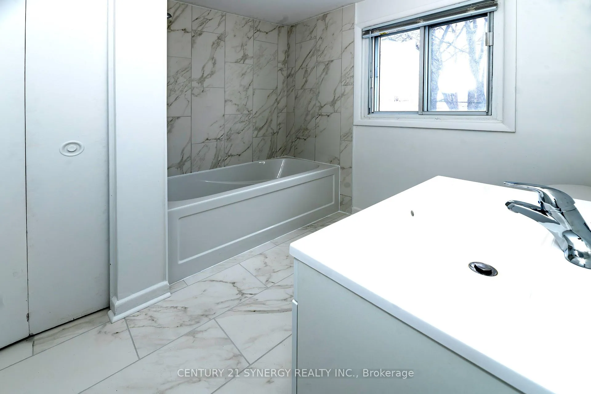 Photo 14 of 3 Farlane Boulevard, Ottawa, City View/Skyline/Fisher Heights/Parkwood Hills — HOMEH