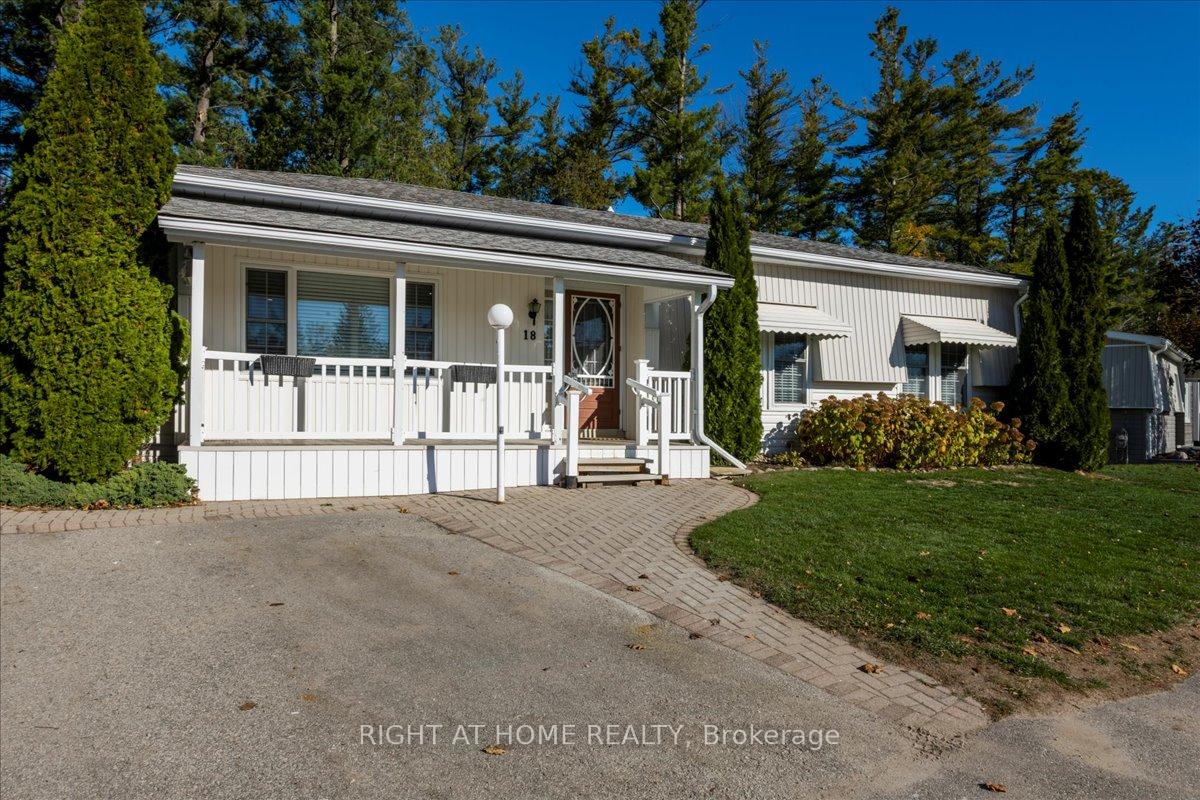 Photo 2 of 18 Riverview Circle, Innisfil, Rural Innisfil — HOMEH