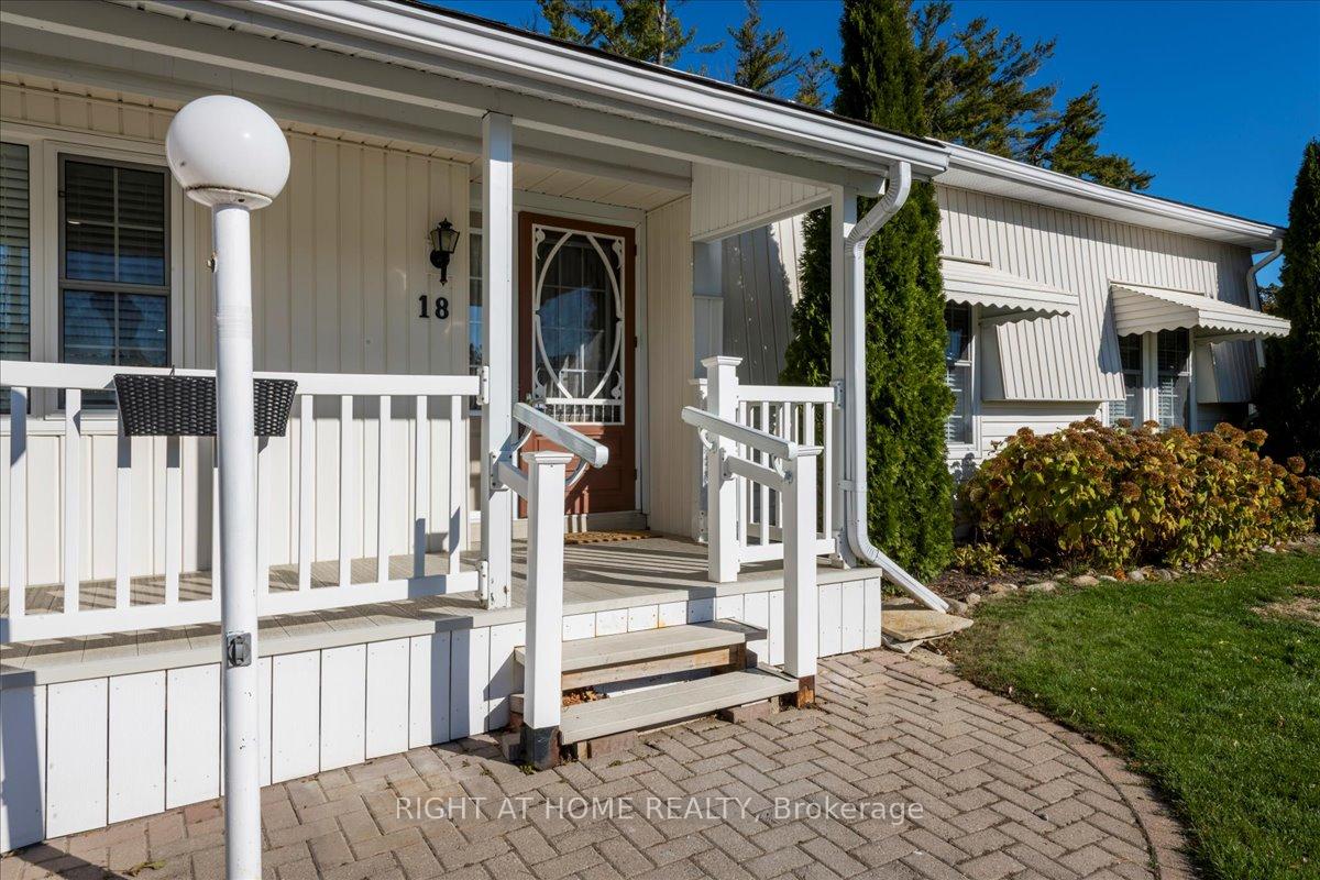 Photo 3 of 18 Riverview Circle, Innisfil, Rural Innisfil — HOMEH