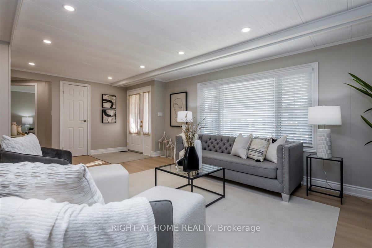 Photo 5 of 18 Riverview Circle, Innisfil, Rural Innisfil — HOMEH