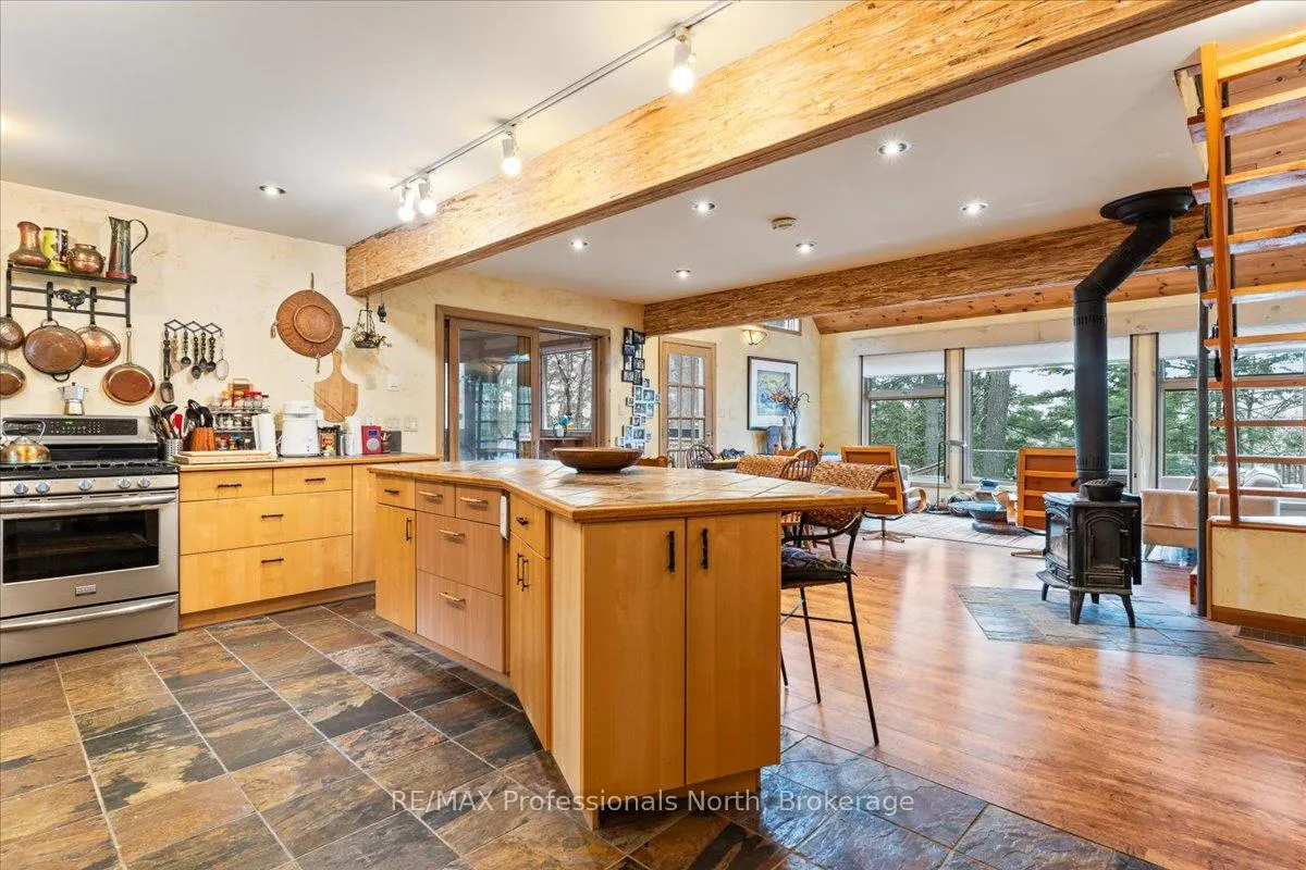 Photo 5 of 1032 Parallel Falls Lane, Minden Hills, Minden — HOMEH