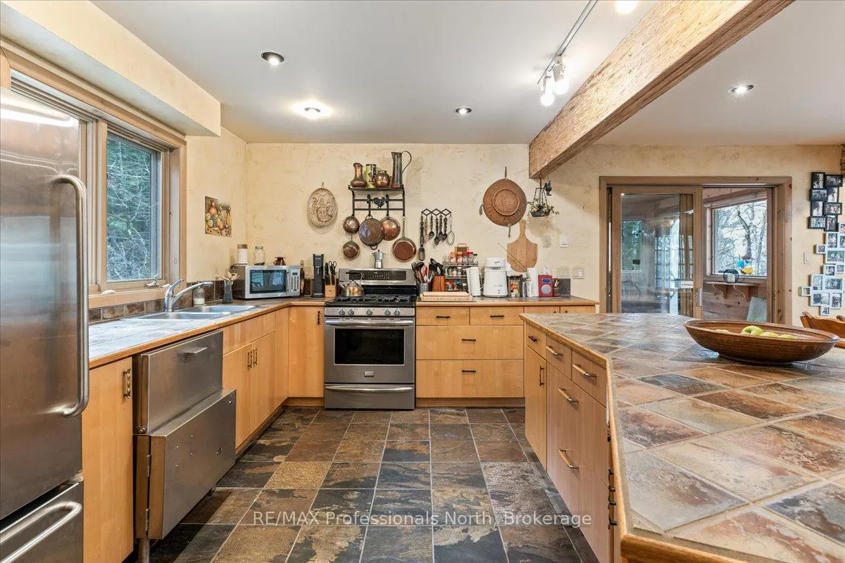 Photo 6 of 1032 Parallel Falls Lane, Minden Hills, Minden — HOMEH