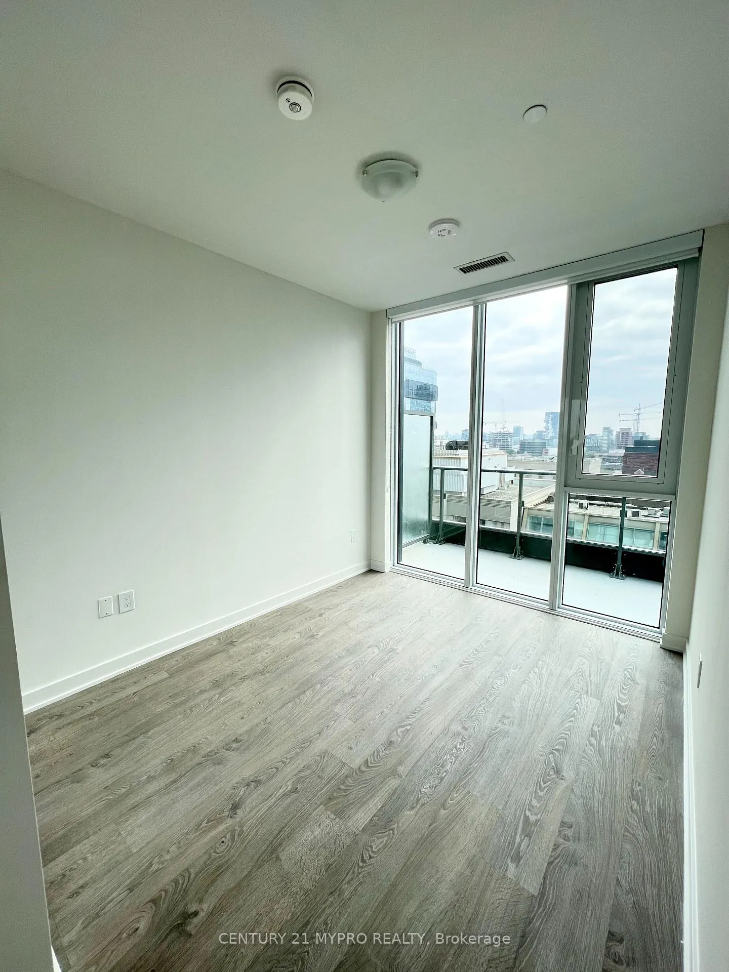 Photo 3 of Unit 1015, 60 Princess Street, Toronto, Waterfront Communities — HOMEH