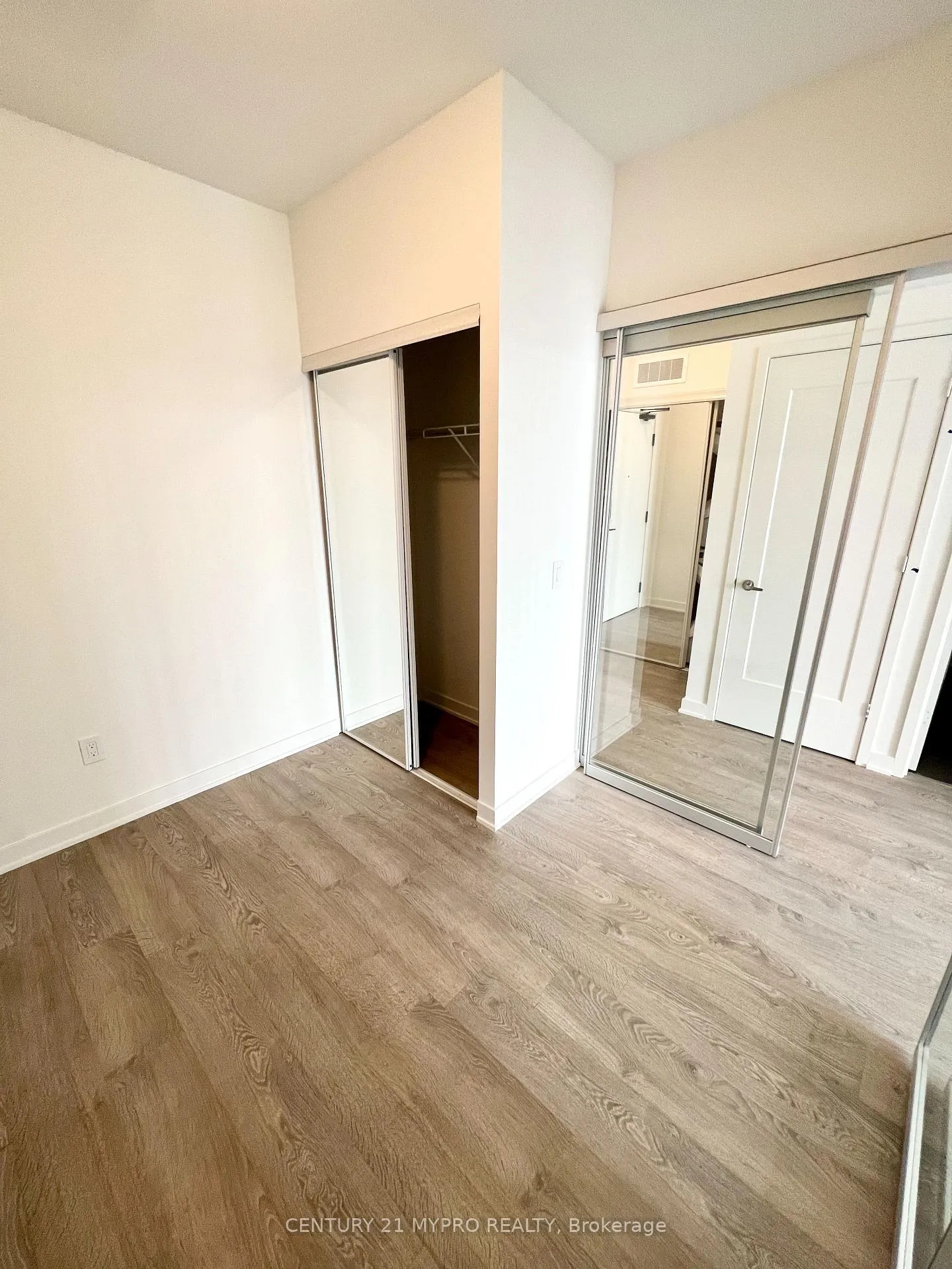 Photo 5 of Unit 1015, 60 Princess Street, Toronto, Waterfront Communities — HOMEH