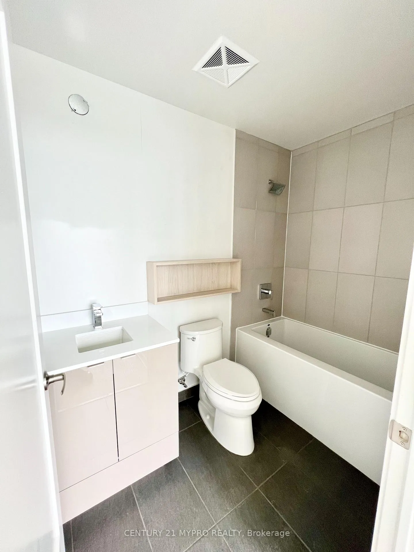 Photo 7 of Unit 1015, 60 Princess Street, Toronto, Waterfront Communities — HOMEH