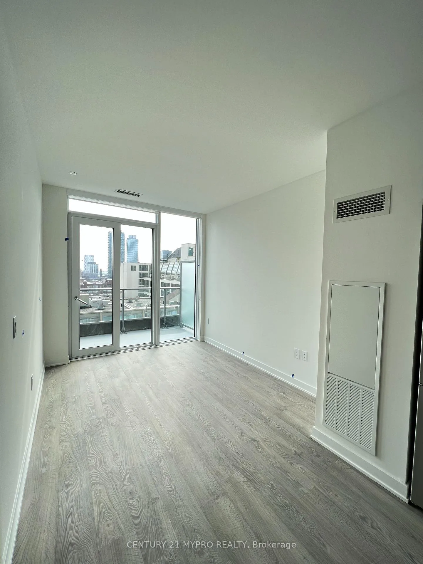 Photo 8 of Unit 1015, 60 Princess Street, Toronto, Waterfront Communities — HOMEH