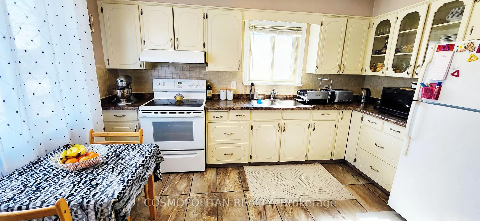 Photo 5 of 257 Grantham Avenue, St. Catharines, Facer — HOMEH