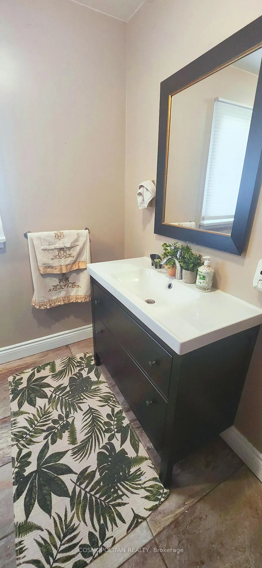 Photo 11 of 257 Grantham Avenue, St. Catharines, Facer — HOMEH