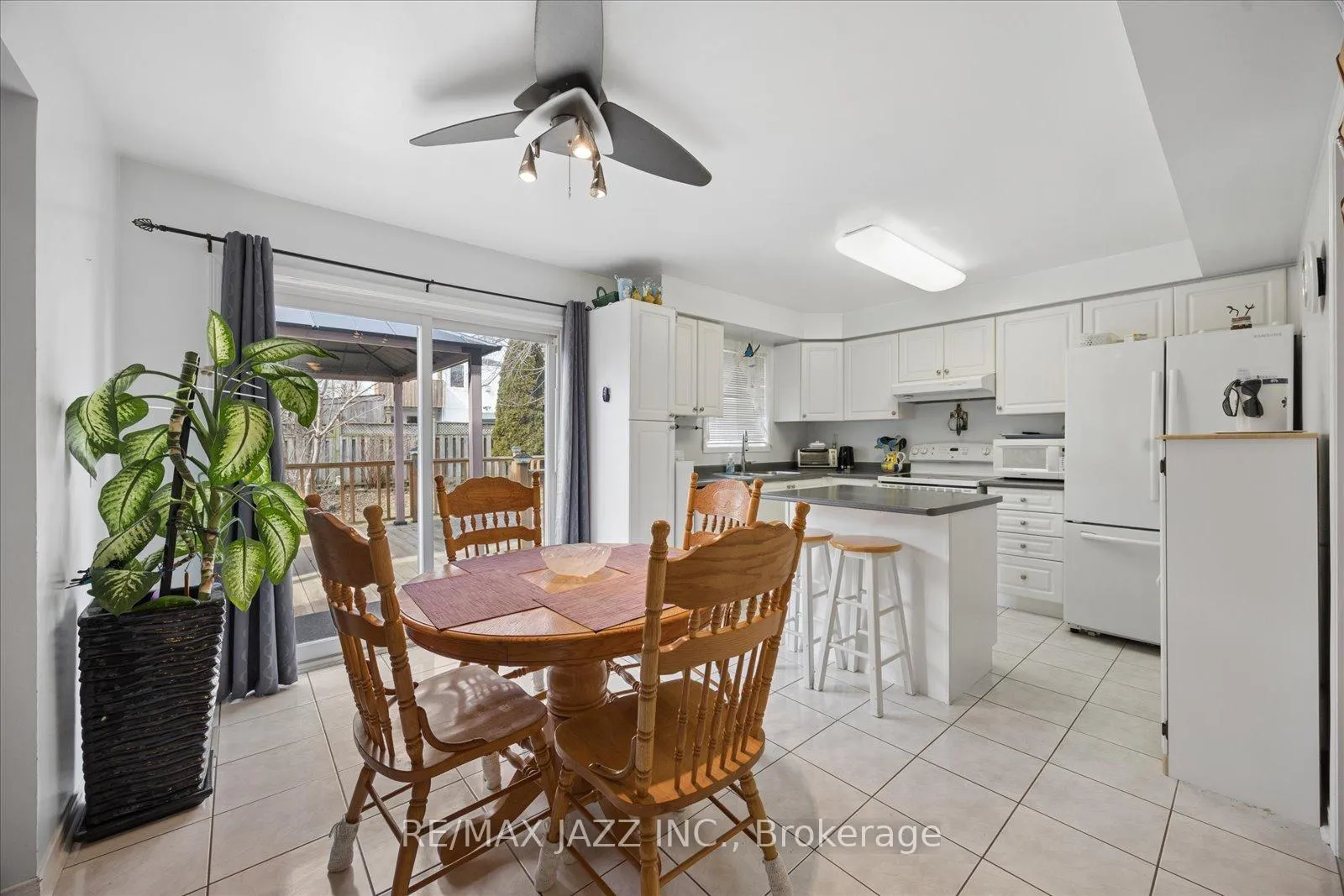 Photo 5 of 1395 Ashgrove Crescent, Oshawa, Pinecrest — HOMEH