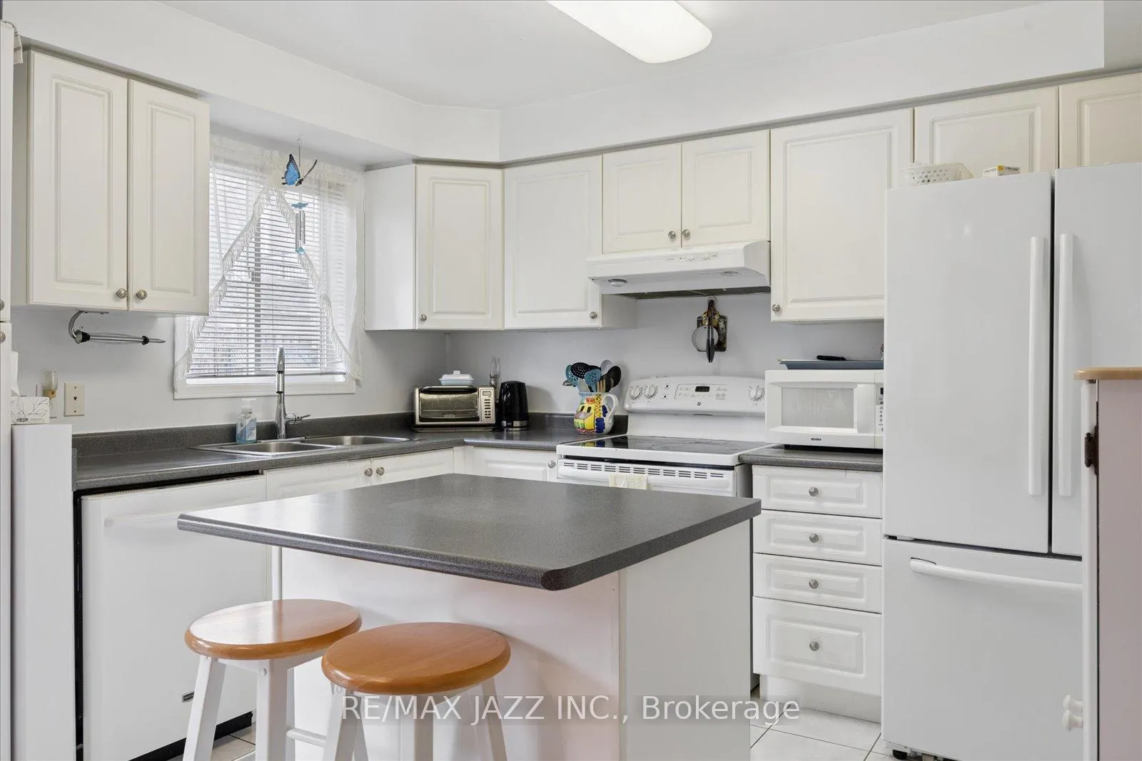 Photo 7 of 1395 Ashgrove Crescent, Oshawa, Pinecrest — HOMEH