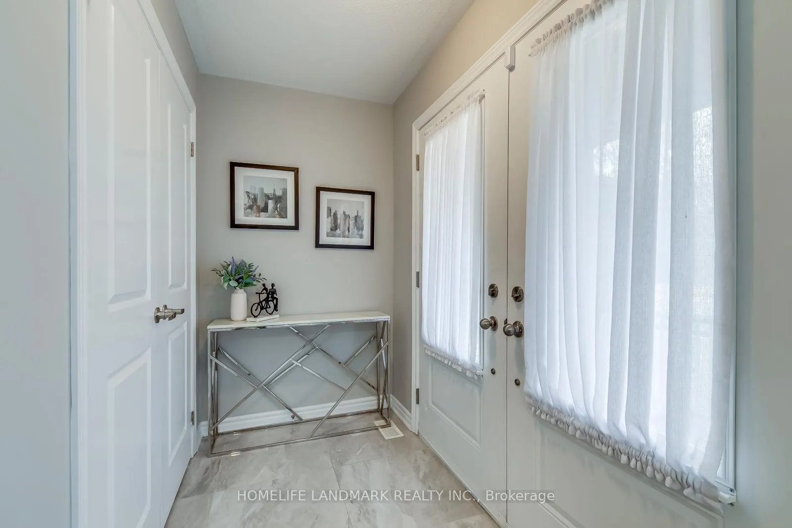 Photo 3 of Unit Unit 7 -, 2485 Badger Crescent, Oakville, Glen Abbey — HOMEH