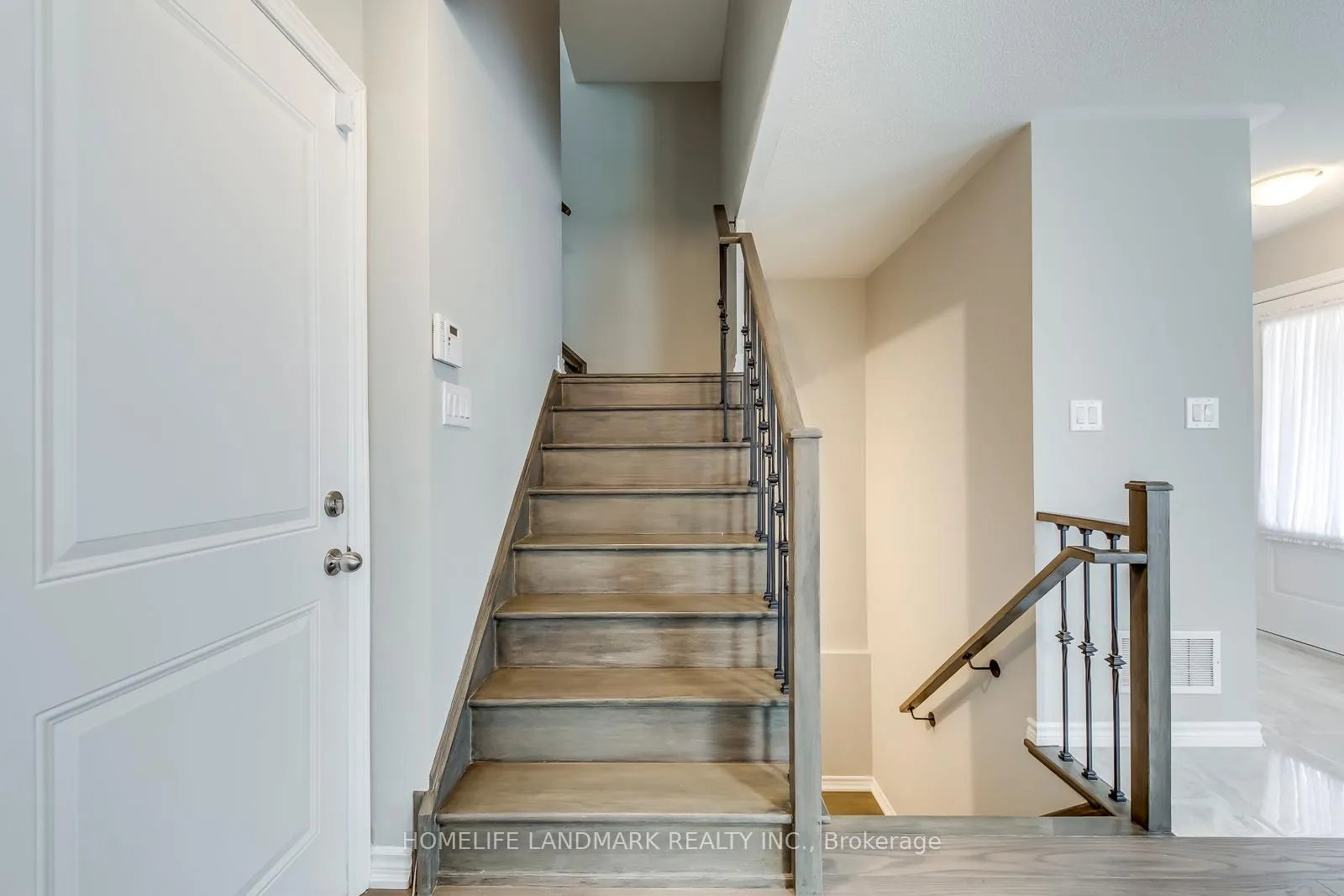 Photo 9 of Unit Unit 7 -, 2485 Badger Crescent, Oakville, Glen Abbey — HOMEH