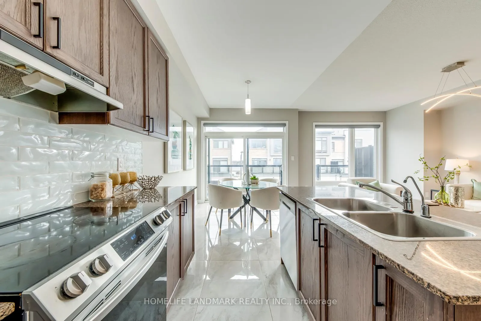 Photo 19 of Unit Unit 7 -, 2485 Badger Crescent, Oakville, Glen Abbey — HOMEH