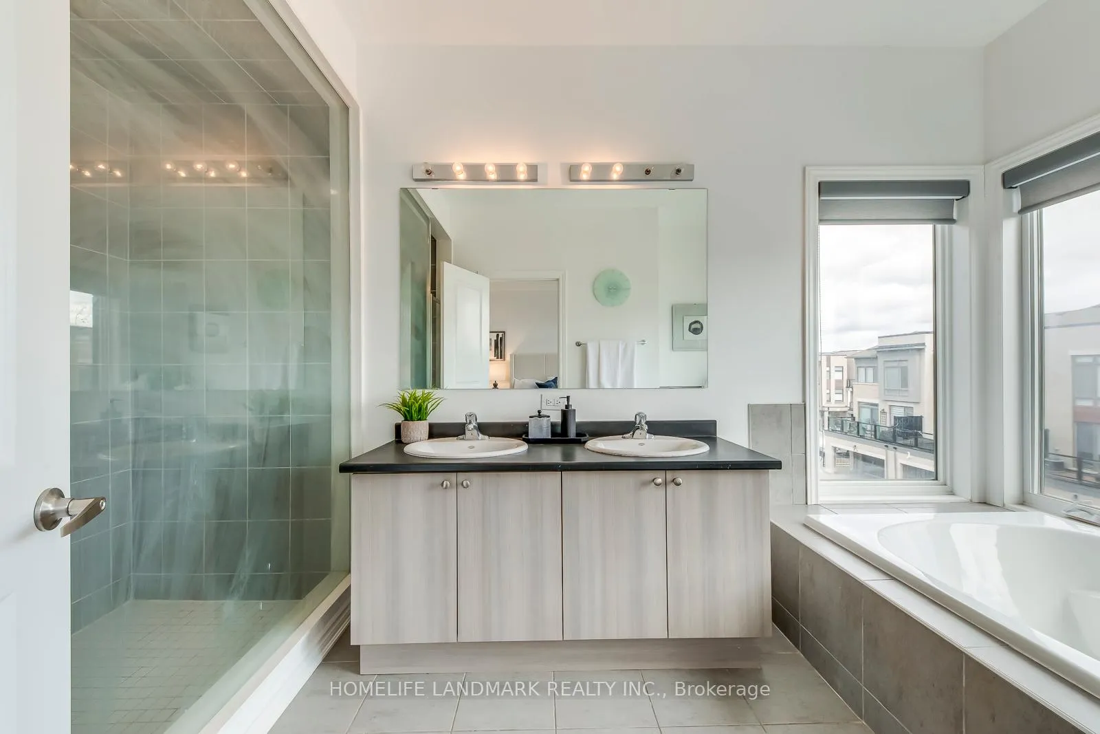Photo 34 of Unit Unit 7 -, 2485 Badger Crescent, Oakville, Glen Abbey — HOMEH
