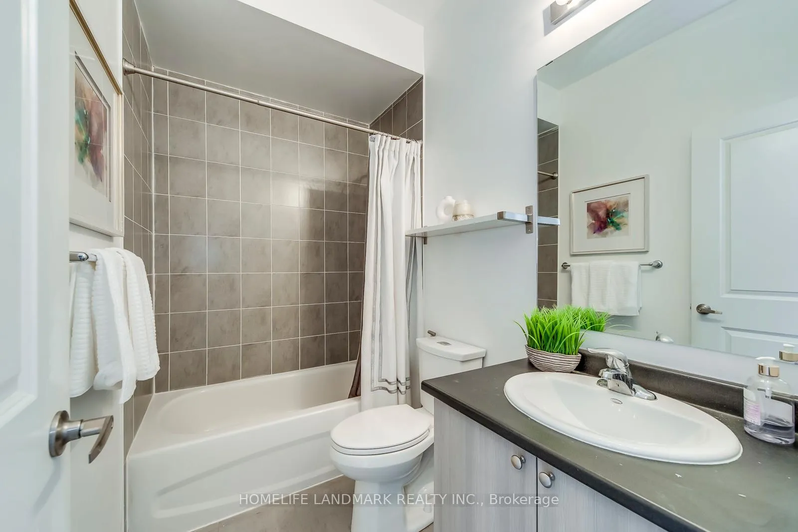 Photo 37 of Unit Unit 7 -, 2485 Badger Crescent, Oakville, Glen Abbey — HOMEH