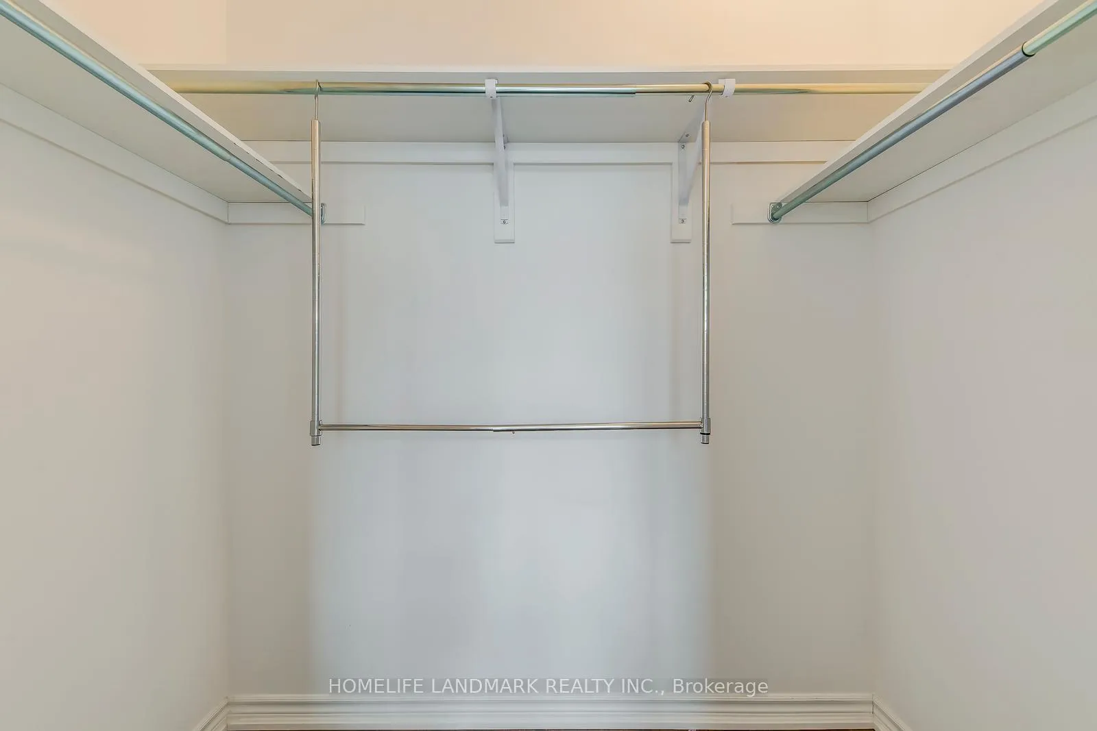 Photo 41 of Unit Unit 7 -, 2485 Badger Crescent, Oakville, Glen Abbey — HOMEH