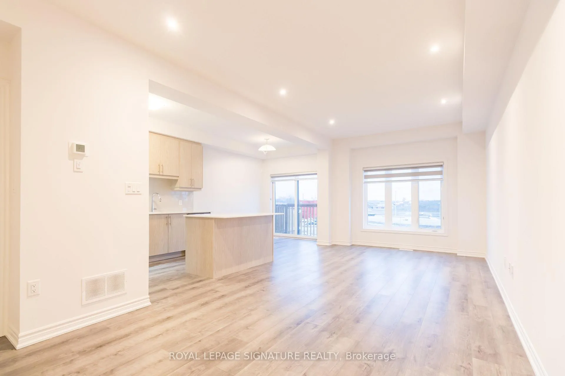 Photo 6 of Unit 10, 61 Soho Street, Hamilton, Stoney Creek — HOMEH