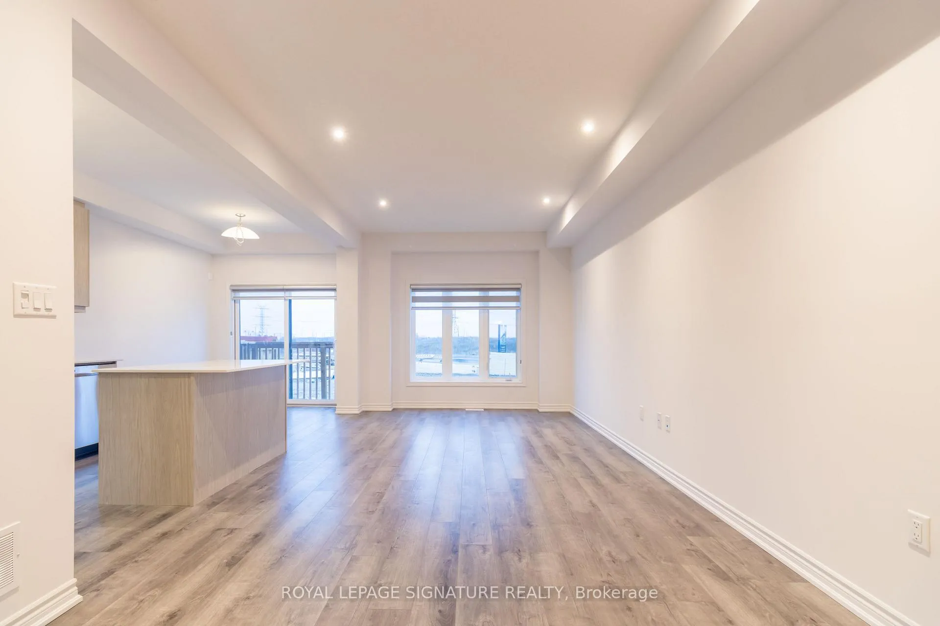 Photo 7 of Unit 10, 61 Soho Street, Hamilton, Stoney Creek — HOMEH