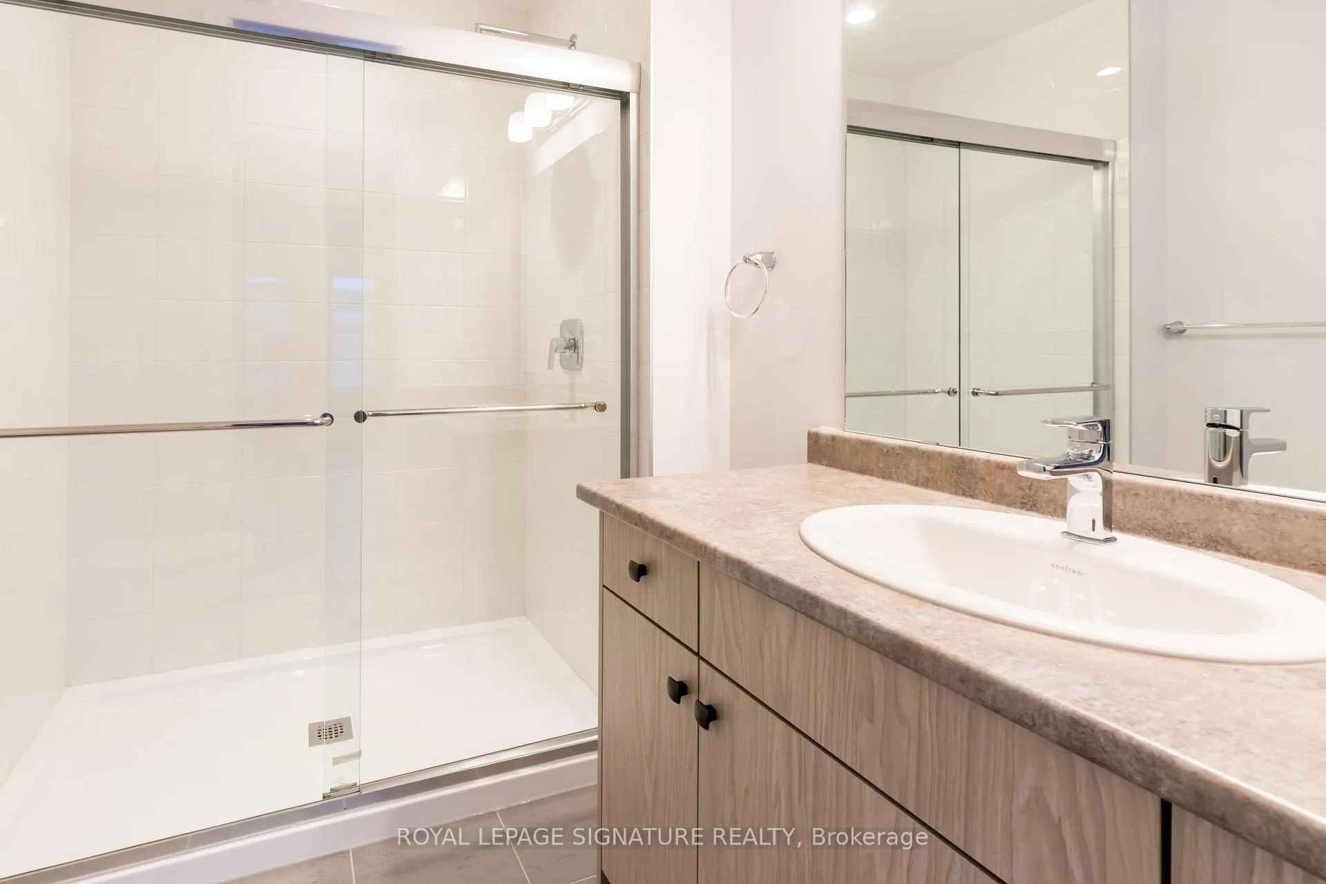 Photo 18 of Unit 10, 61 Soho Street, Hamilton, Stoney Creek — HOMEH