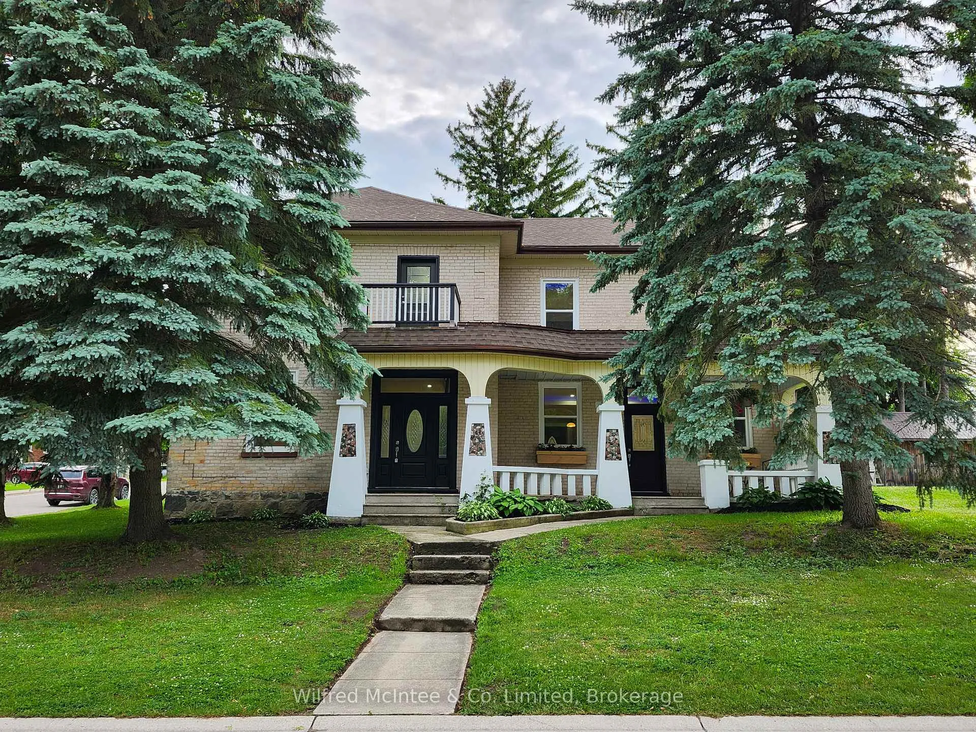 Front of 36 Brownlee Street S