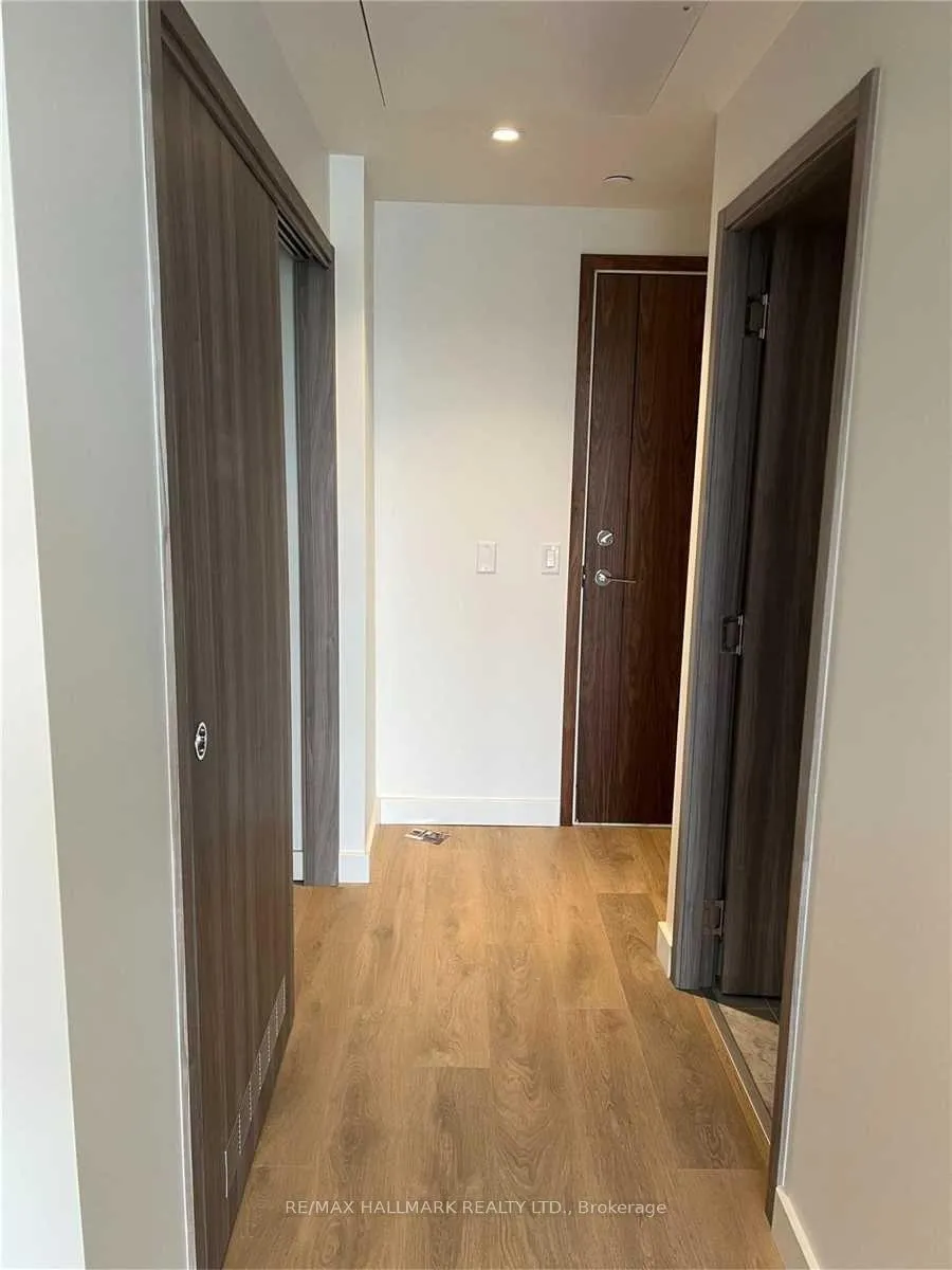 Photo 2 of Unit 705, 95 Mcmahon Drive, North York, Bayview Village — HOMEH