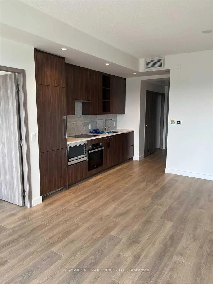 Photo 3 of Unit 705, 95 Mcmahon Drive, North York, Bayview Village — HOMEH