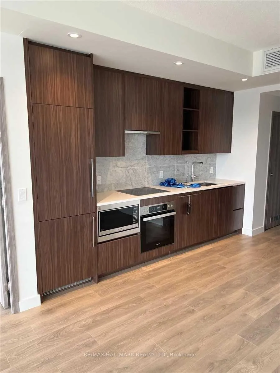 Photo 4 of Unit 705, 95 Mcmahon Drive, North York, Bayview Village — HOMEH
