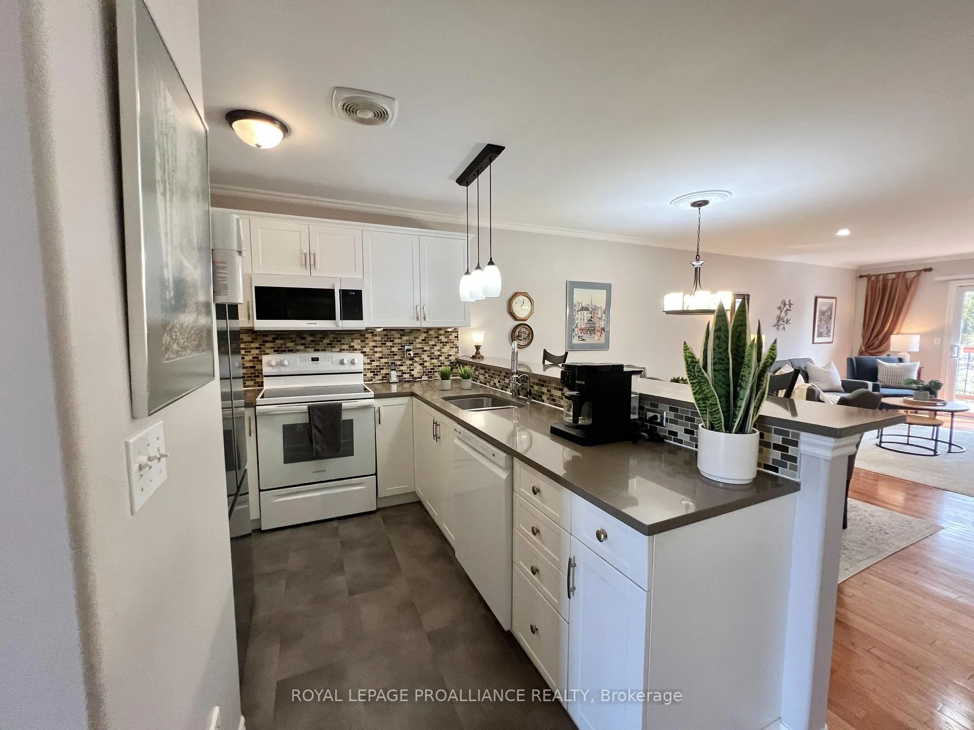 Photo 3 of Unit 13, 35 Albion Street, Belleville, Belleville Ward — HOMEH