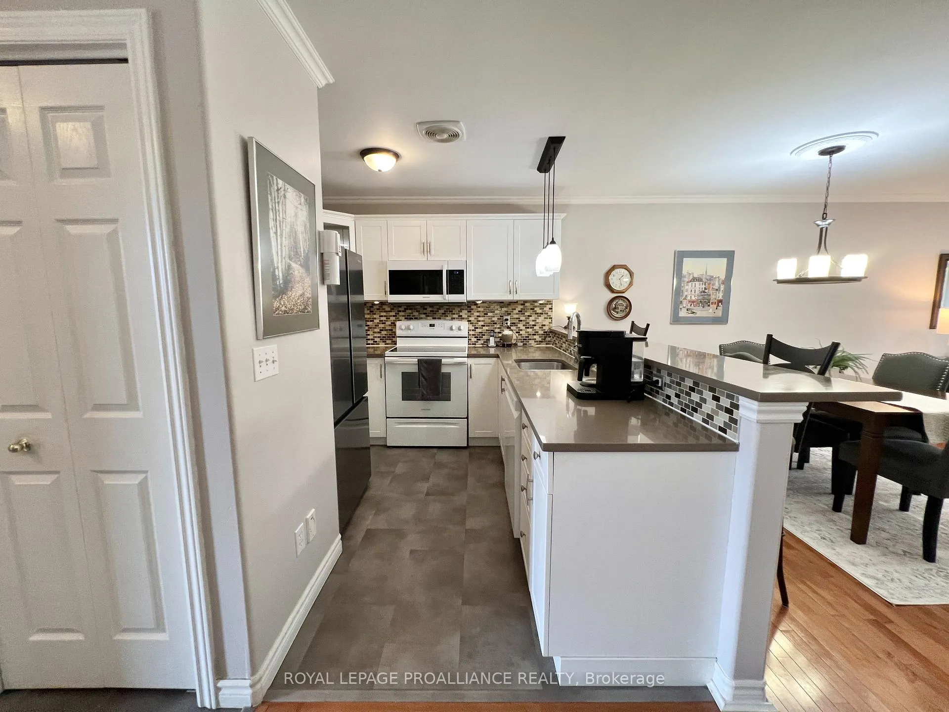 Photo 4 of Unit 13, 35 Albion Street, Belleville, Belleville Ward — HOMEH