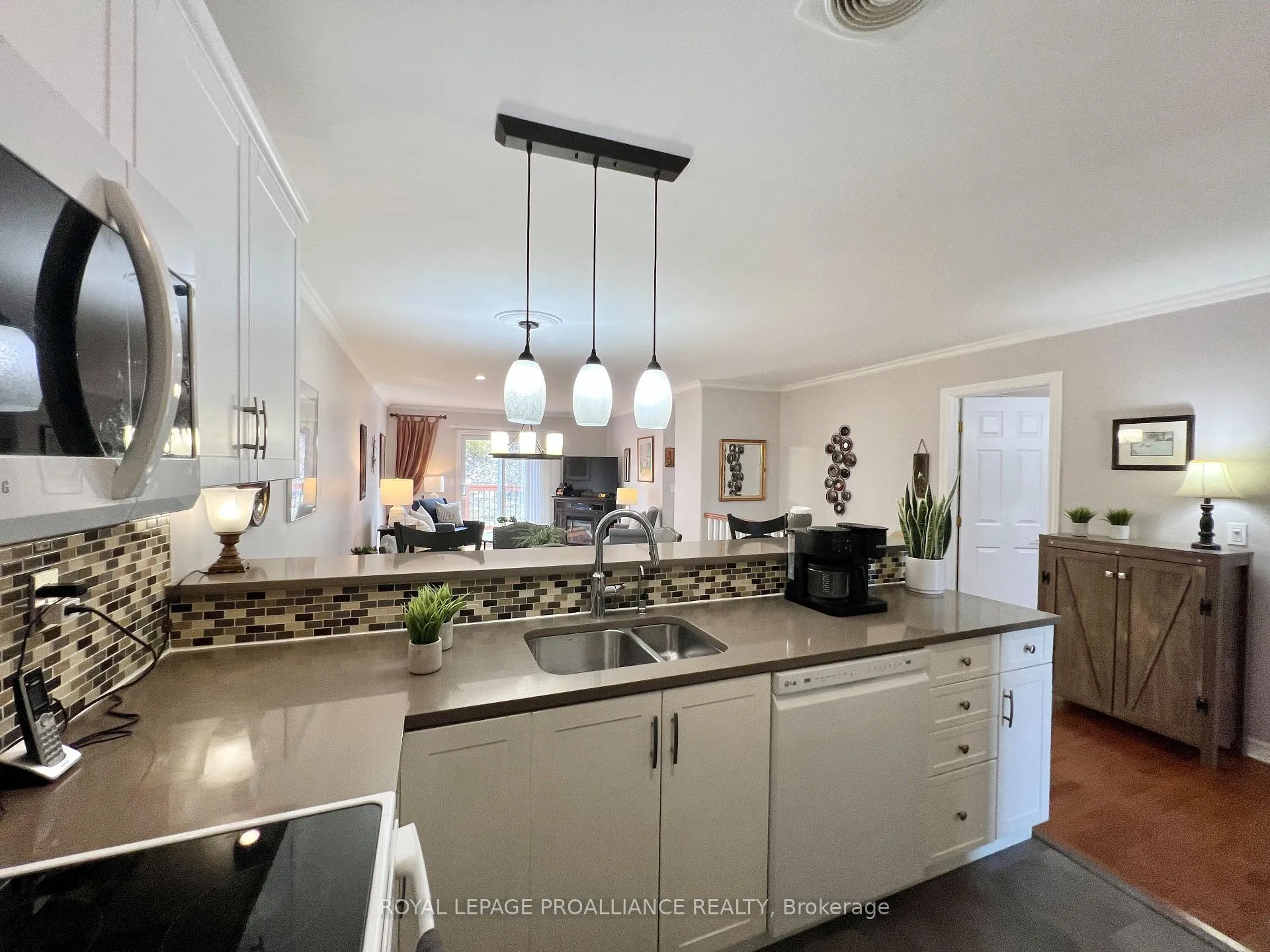 Photo 6 of Unit 13, 35 Albion Street, Belleville, Belleville Ward — HOMEH