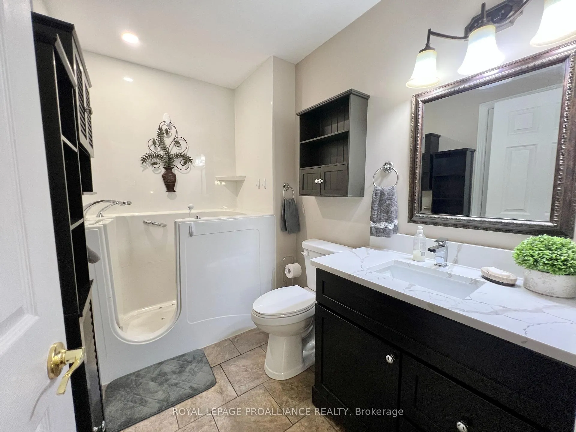 Photo 15 of Unit 13, 35 Albion Street, Belleville, Belleville Ward — HOMEH