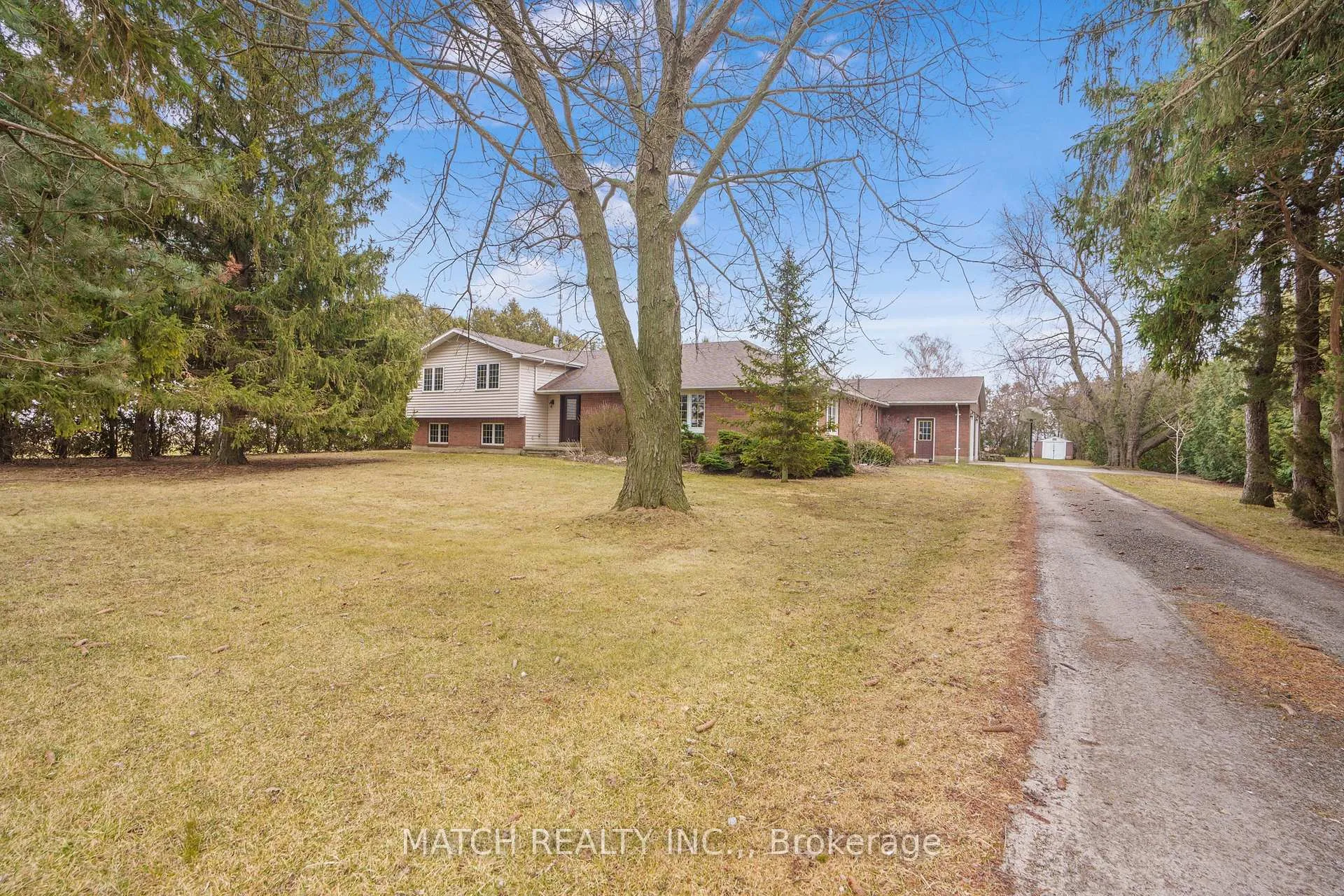 Photo 2 of 10010 Cedar Hedge Line, Chatham-Kent, Dresden — HOMEH