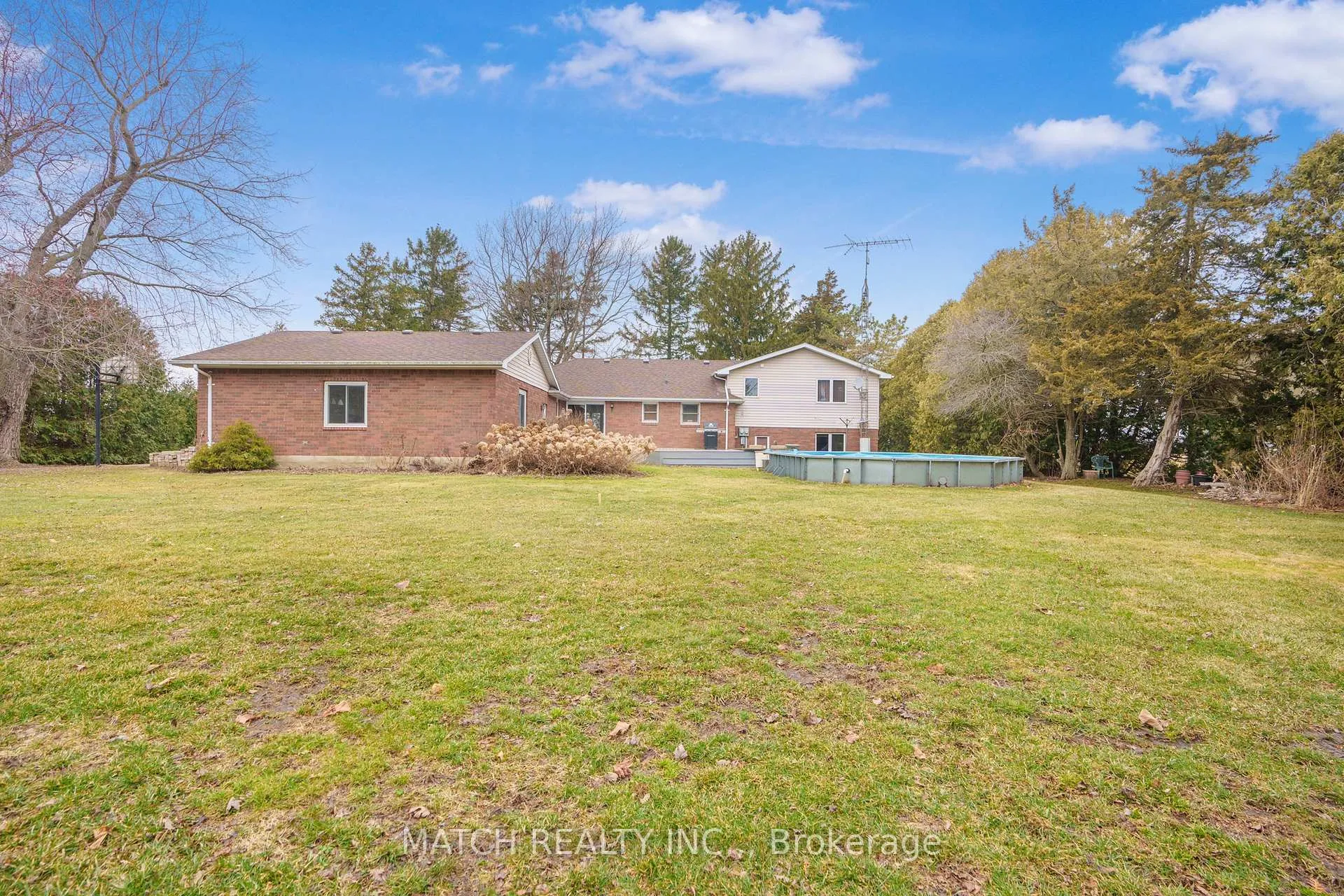 Photo 6 of 10010 Cedar Hedge Line, Chatham-Kent, Dresden — HOMEH