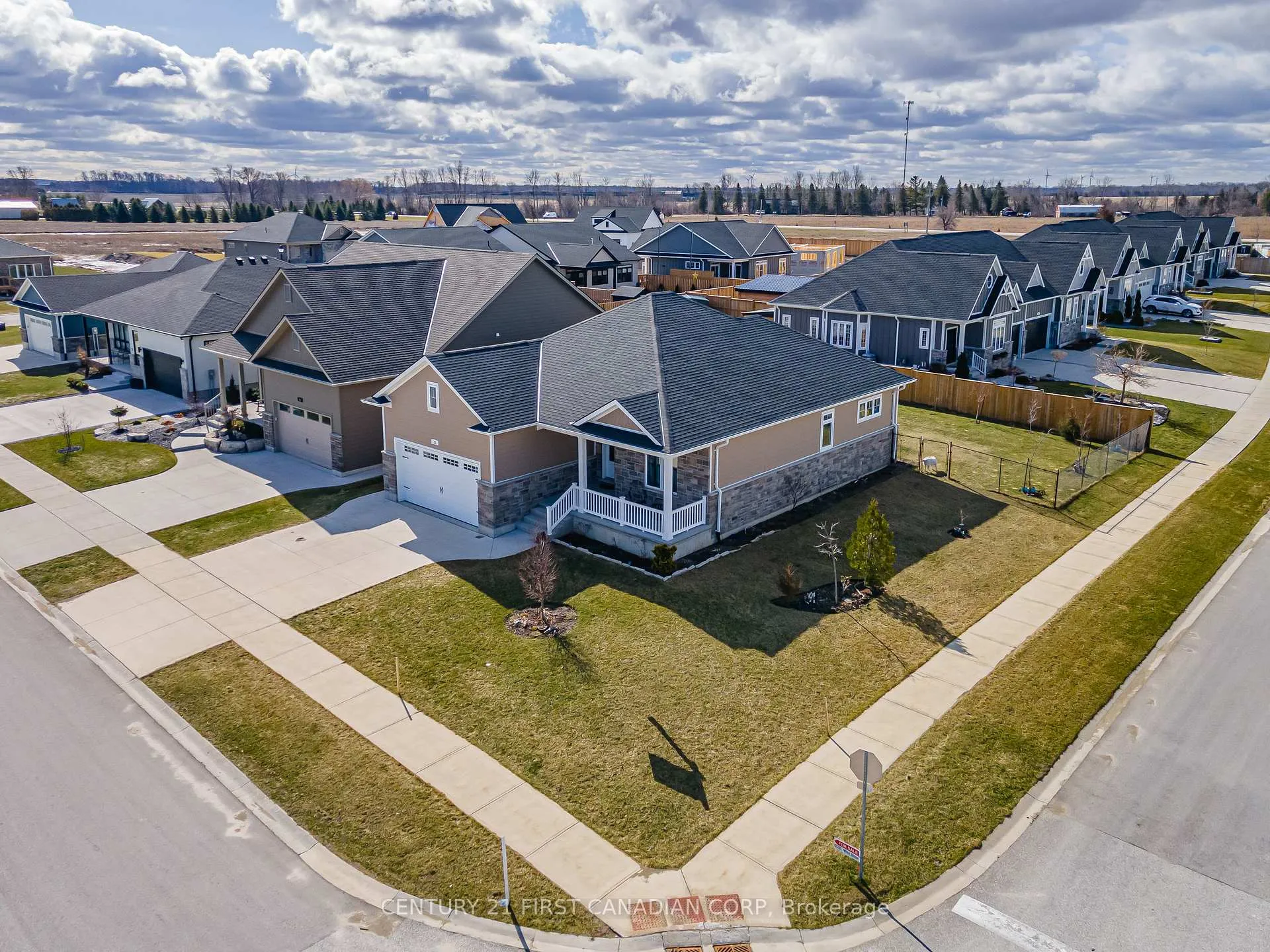Photo 2 of 23 Brooklawn Drive, Lambton Shores, Grand Bend — HOMEH