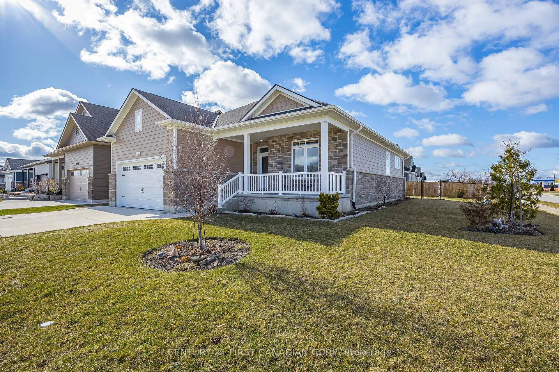Photo 4 of 23 Brooklawn Drive, Lambton Shores, Grand Bend — HOMEH