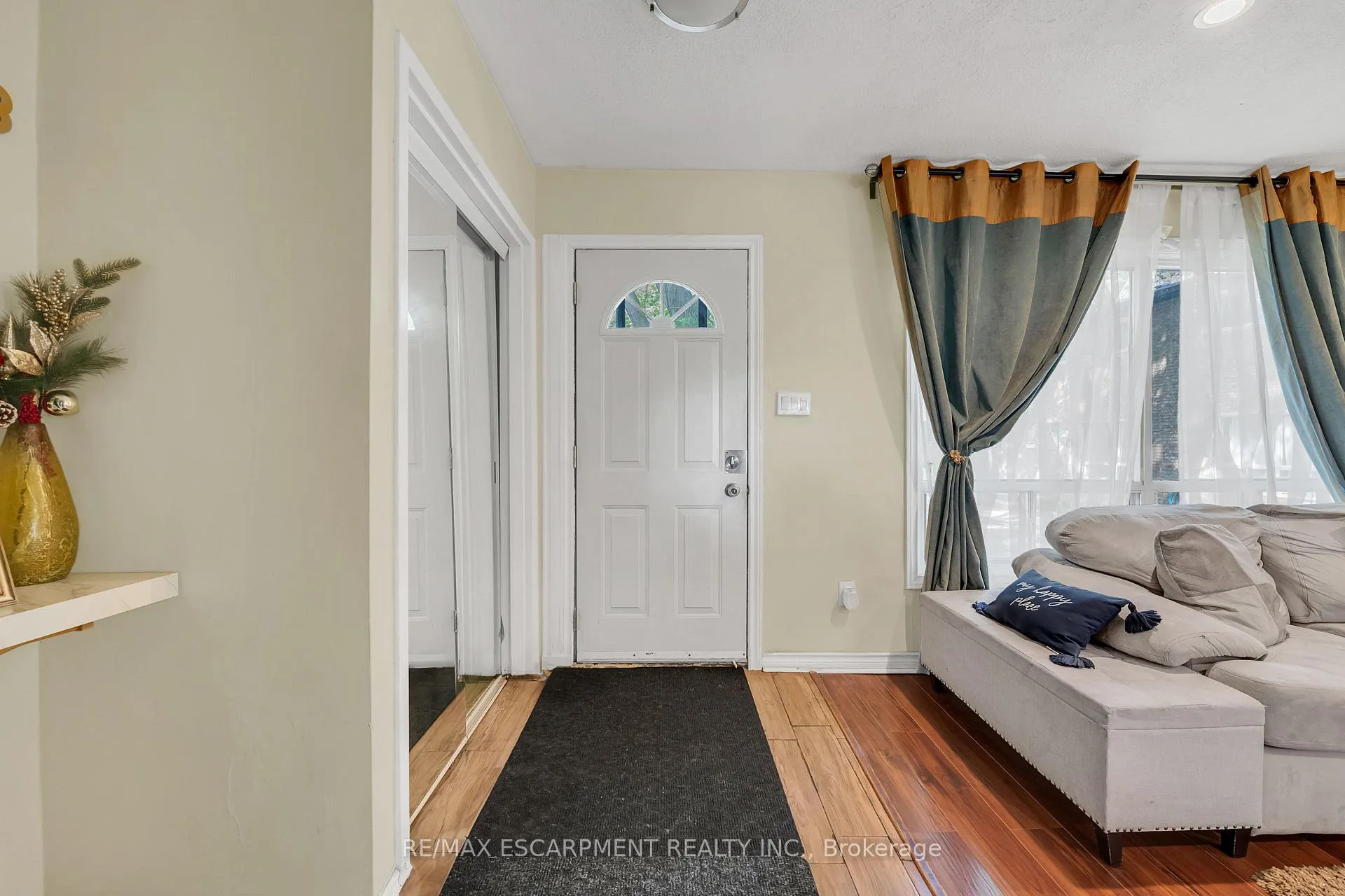 Photo 3 of 18 Riverdale Drive, Hamilton, Riverdale — HOMEH