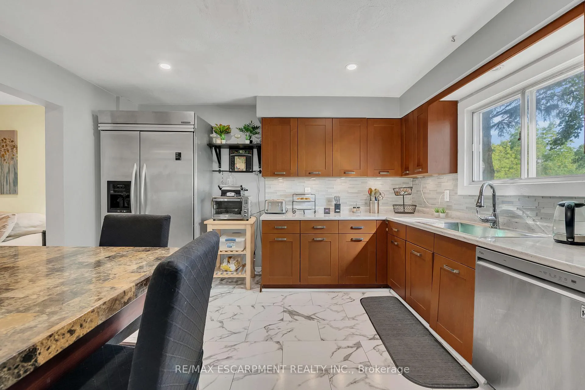 Photo 10 of 18 Riverdale Drive, Hamilton, Riverdale — HOMEH